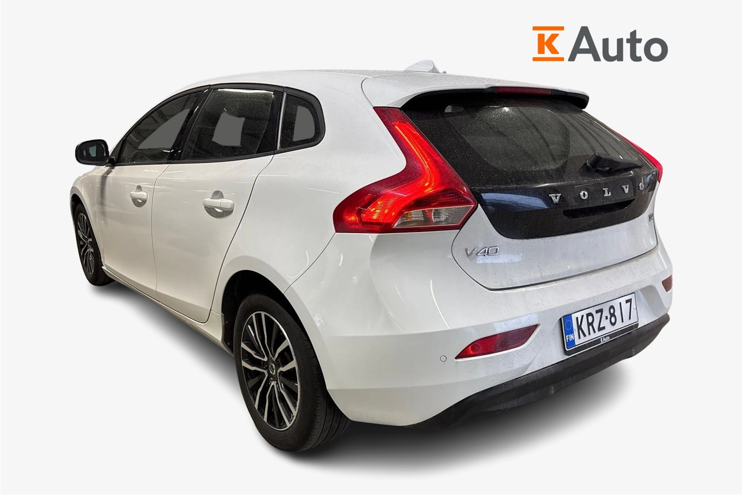 valkoinen Volvo V40 2017 kuva 2.