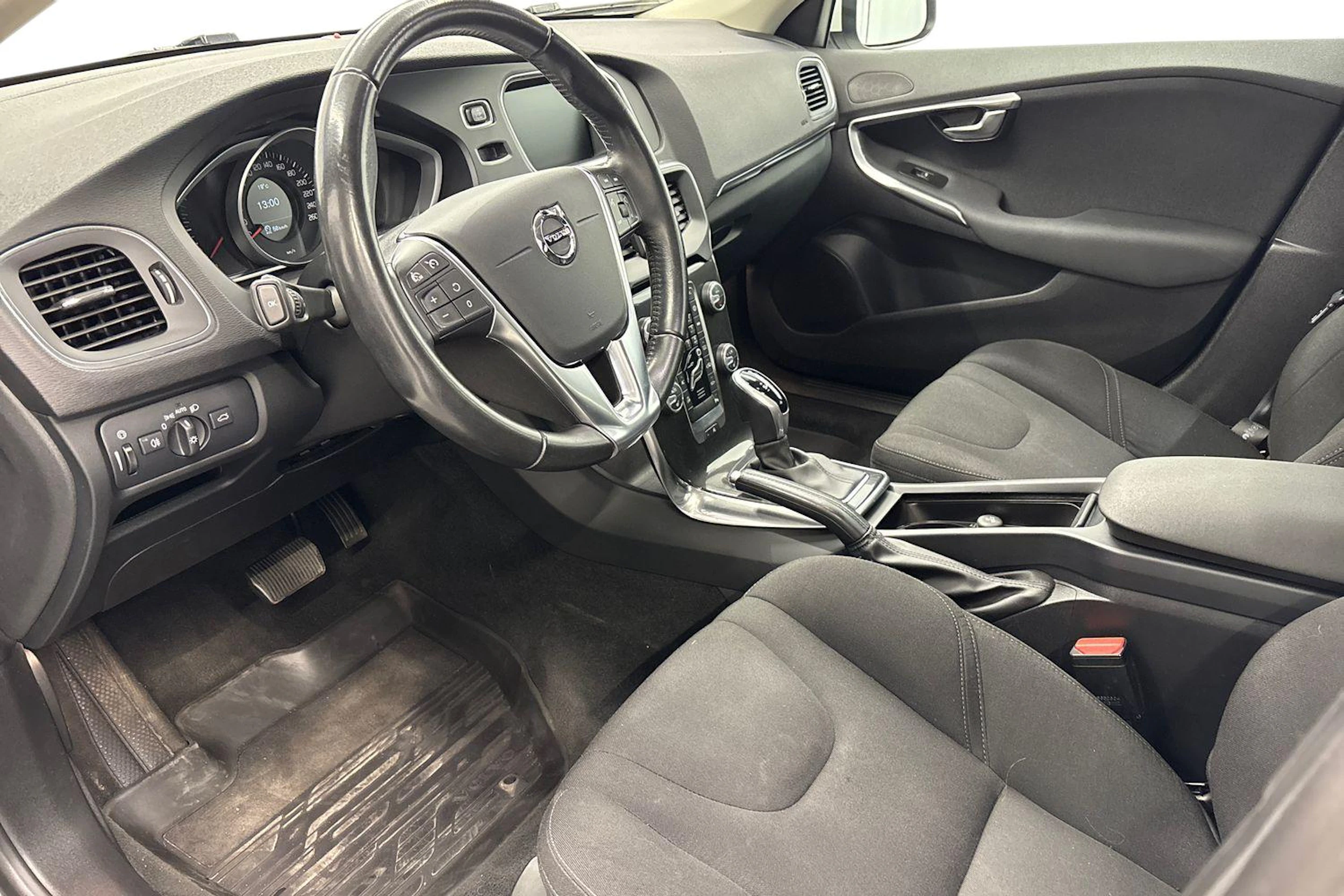 valkoinen Volvo V40 2017 kuva 8.