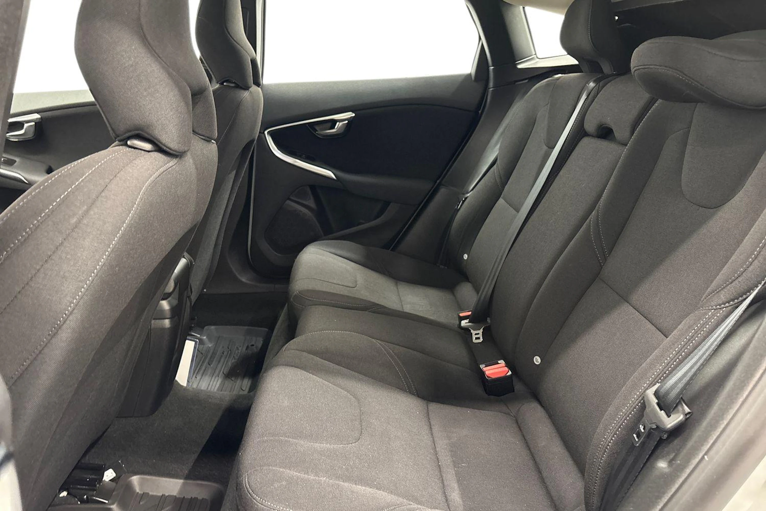 valkoinen Volvo V40 2017 kuva 11.