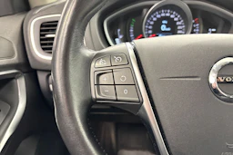 valkoinen Volvo V40 2017 kuva 16.