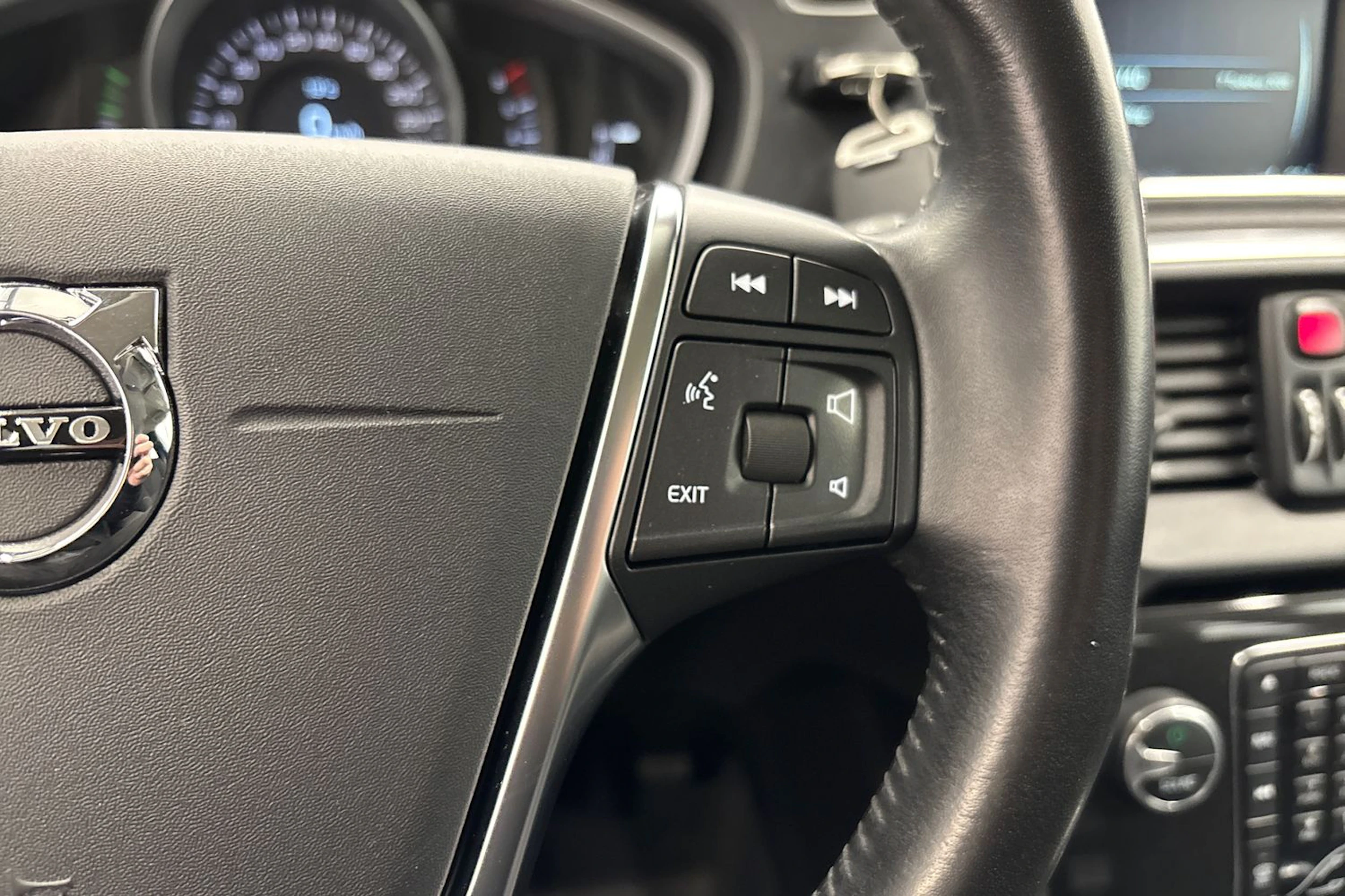 valkoinen Volvo V40 2017 kuva 17.