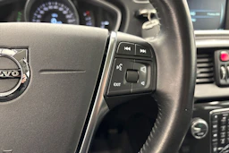 valkoinen Volvo V40 2017 kuva 17.