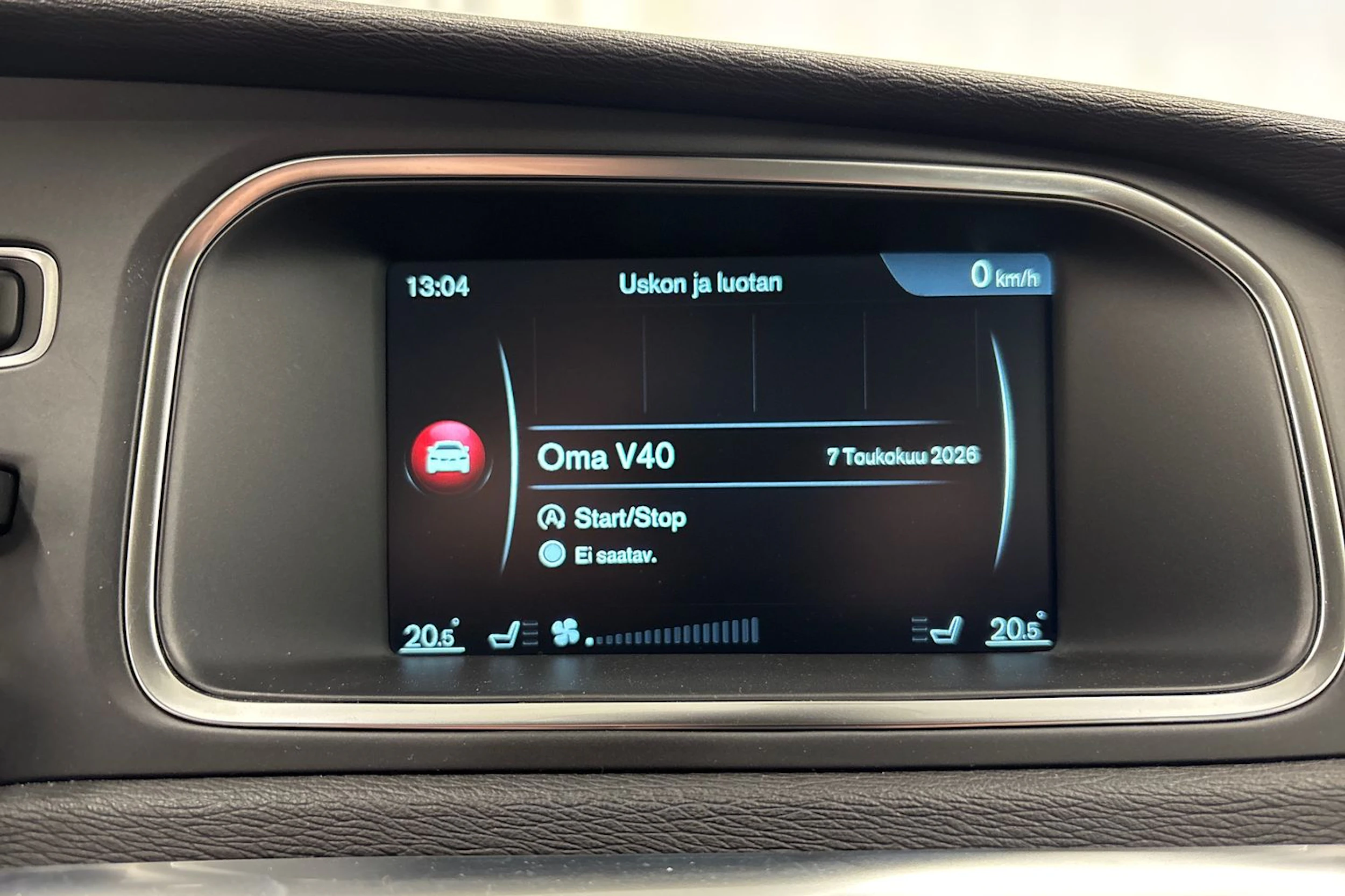 valkoinen Volvo V40 2017 kuva 20.