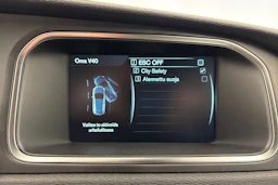 valkoinen Volvo V40 2017 kuva 21.