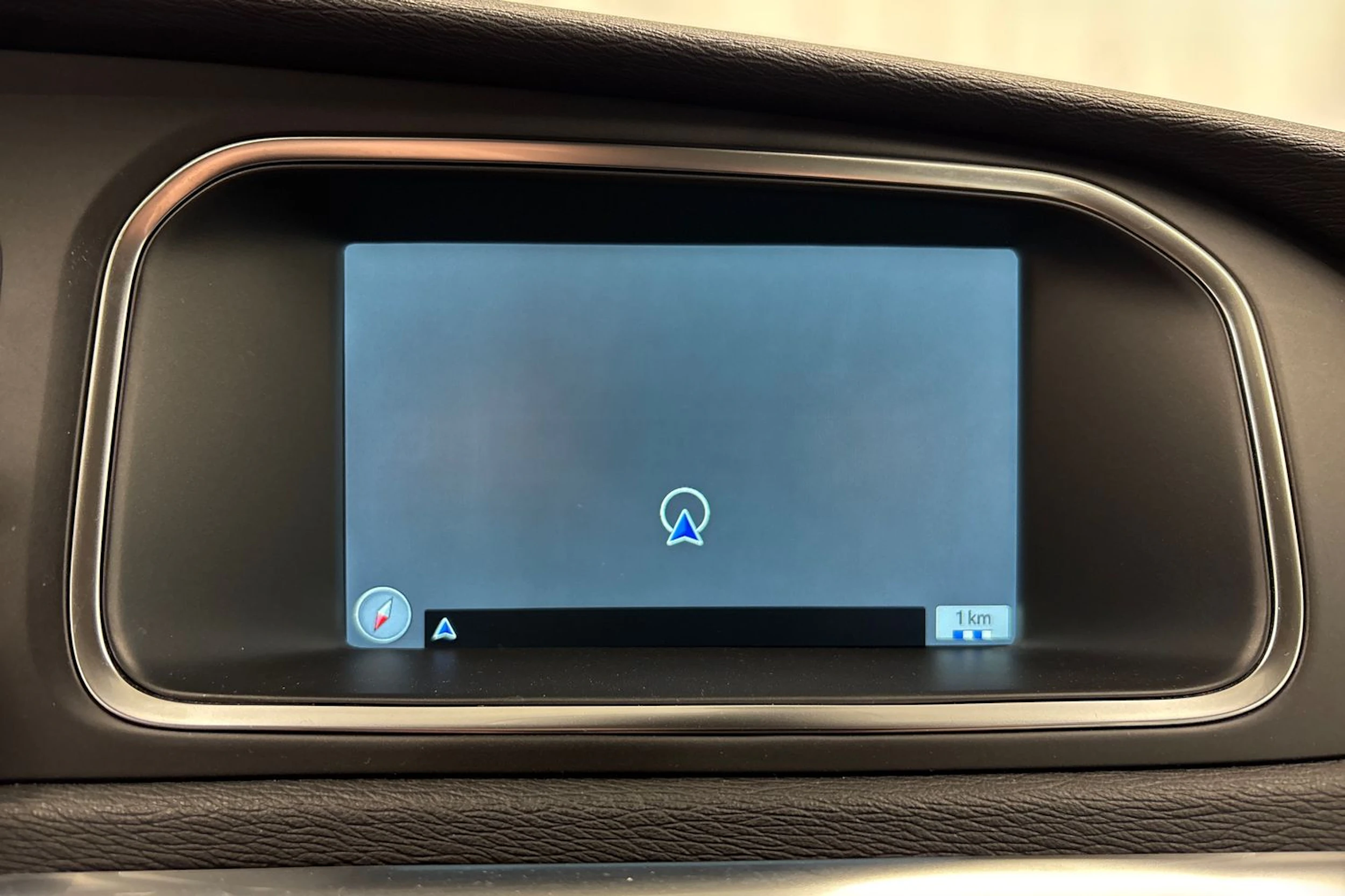 valkoinen Volvo V40 2017 kuva 23.