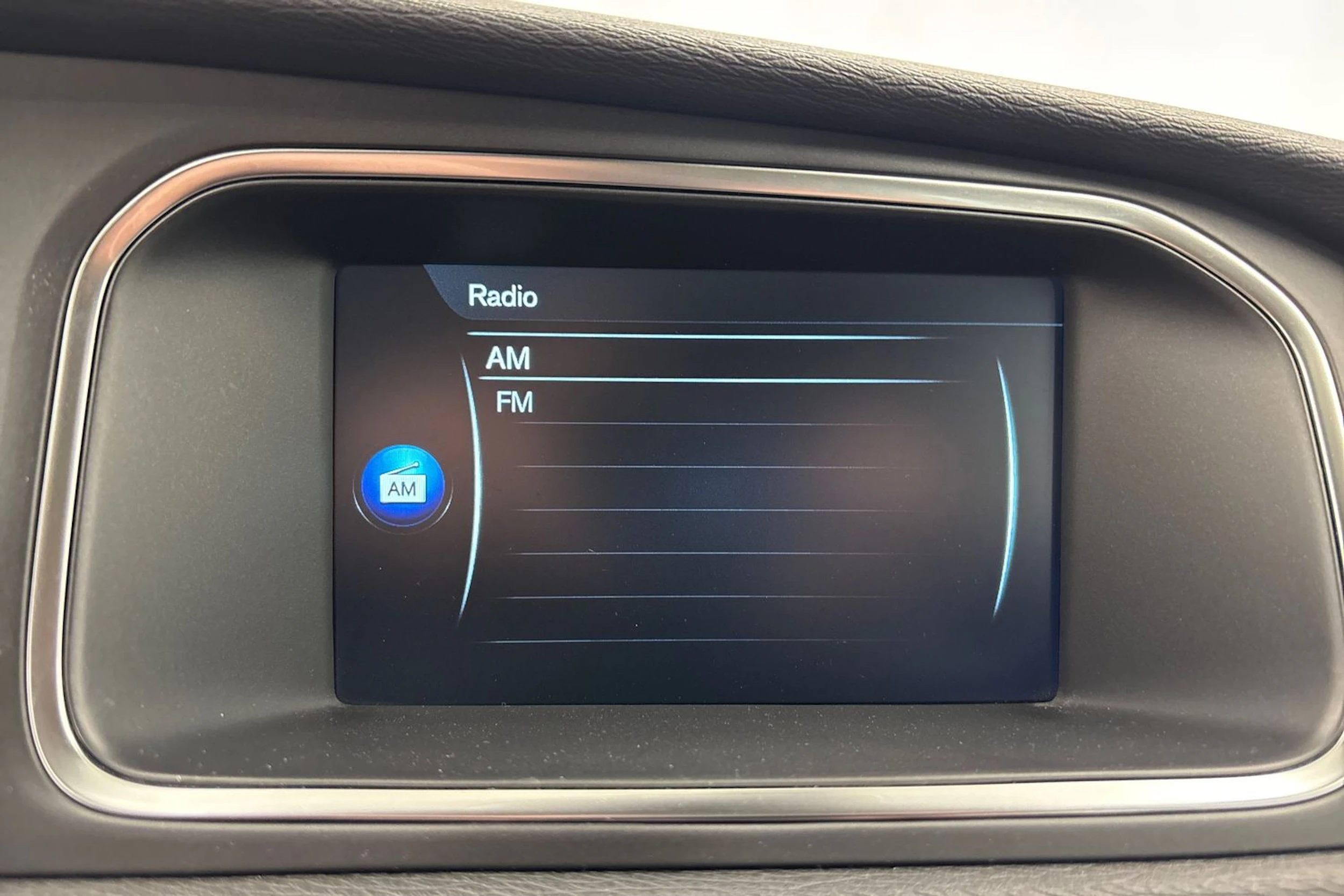 valkoinen Volvo V40 2017 kuva 24.