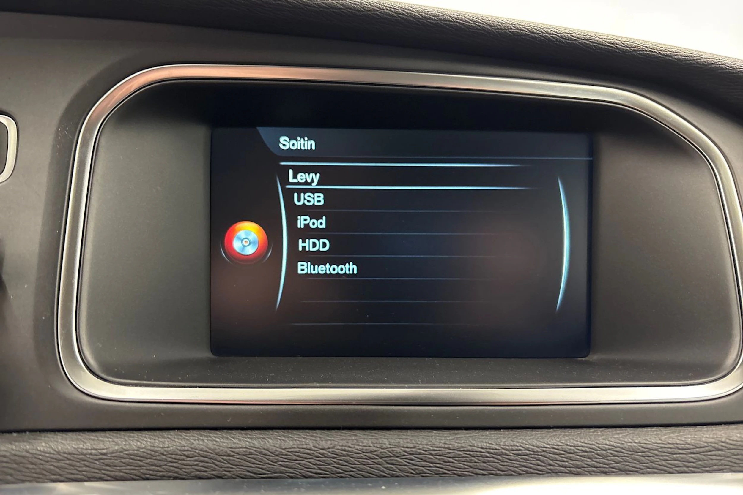 valkoinen Volvo V40 2017 kuva 25.
