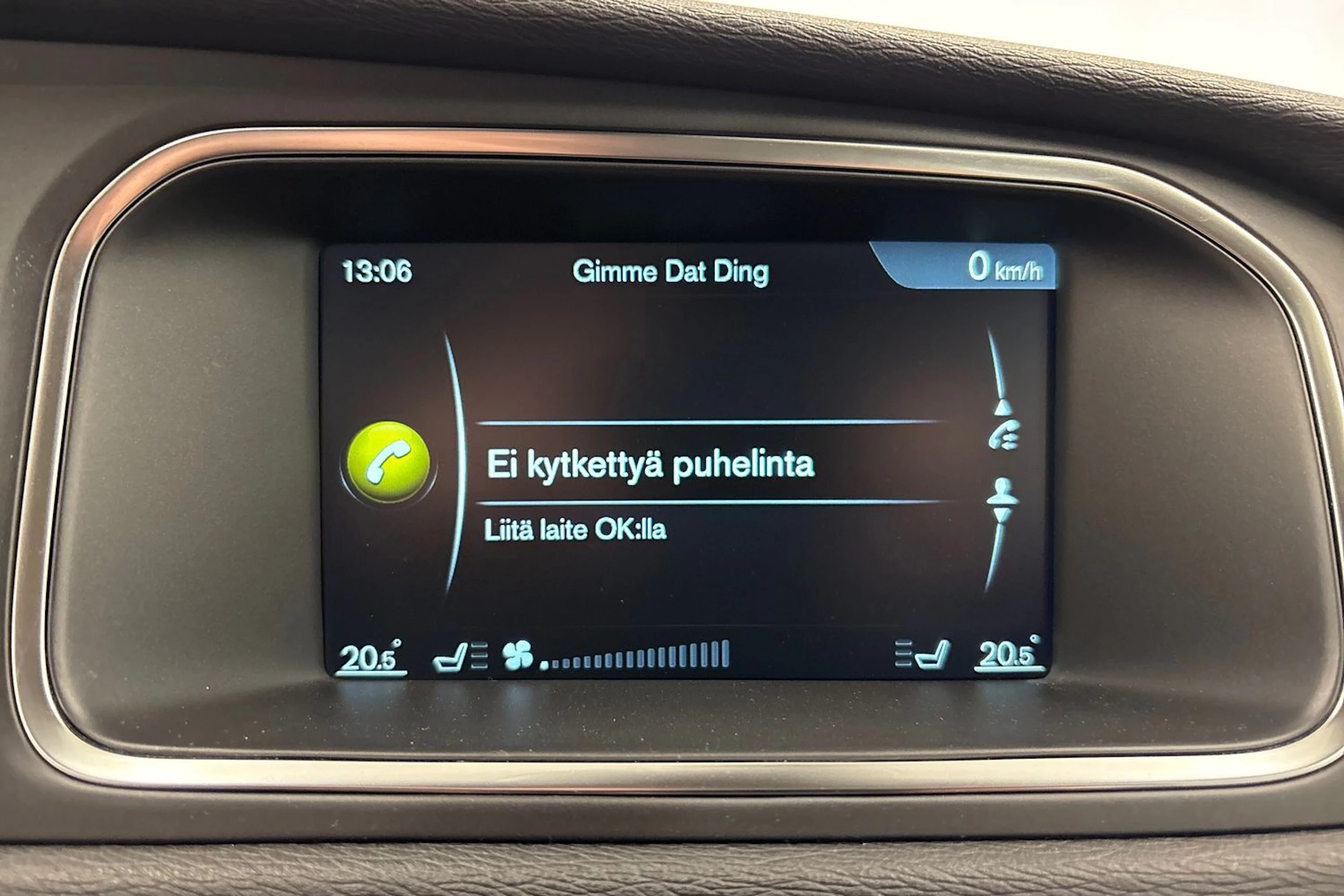 valkoinen Volvo V40 2017 kuva 26.
