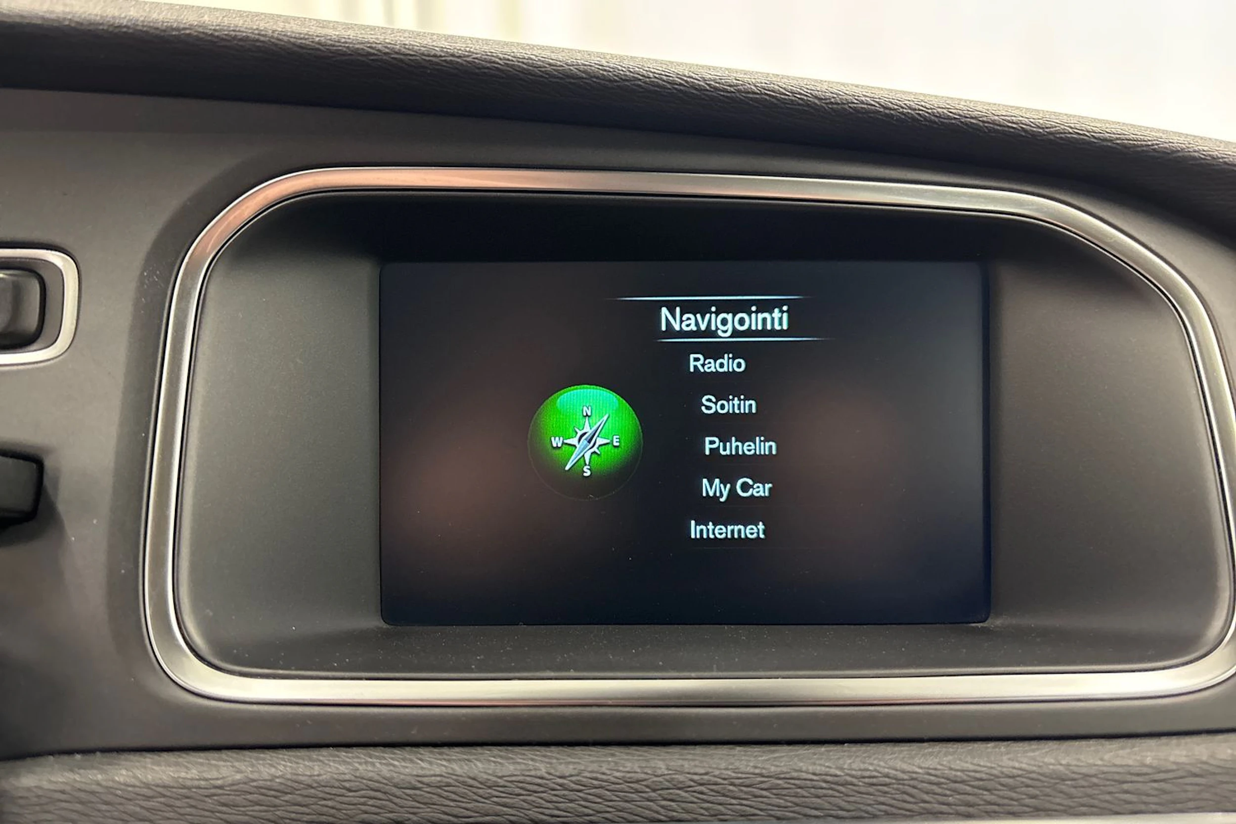 valkoinen Volvo V40 2017 kuva 28.