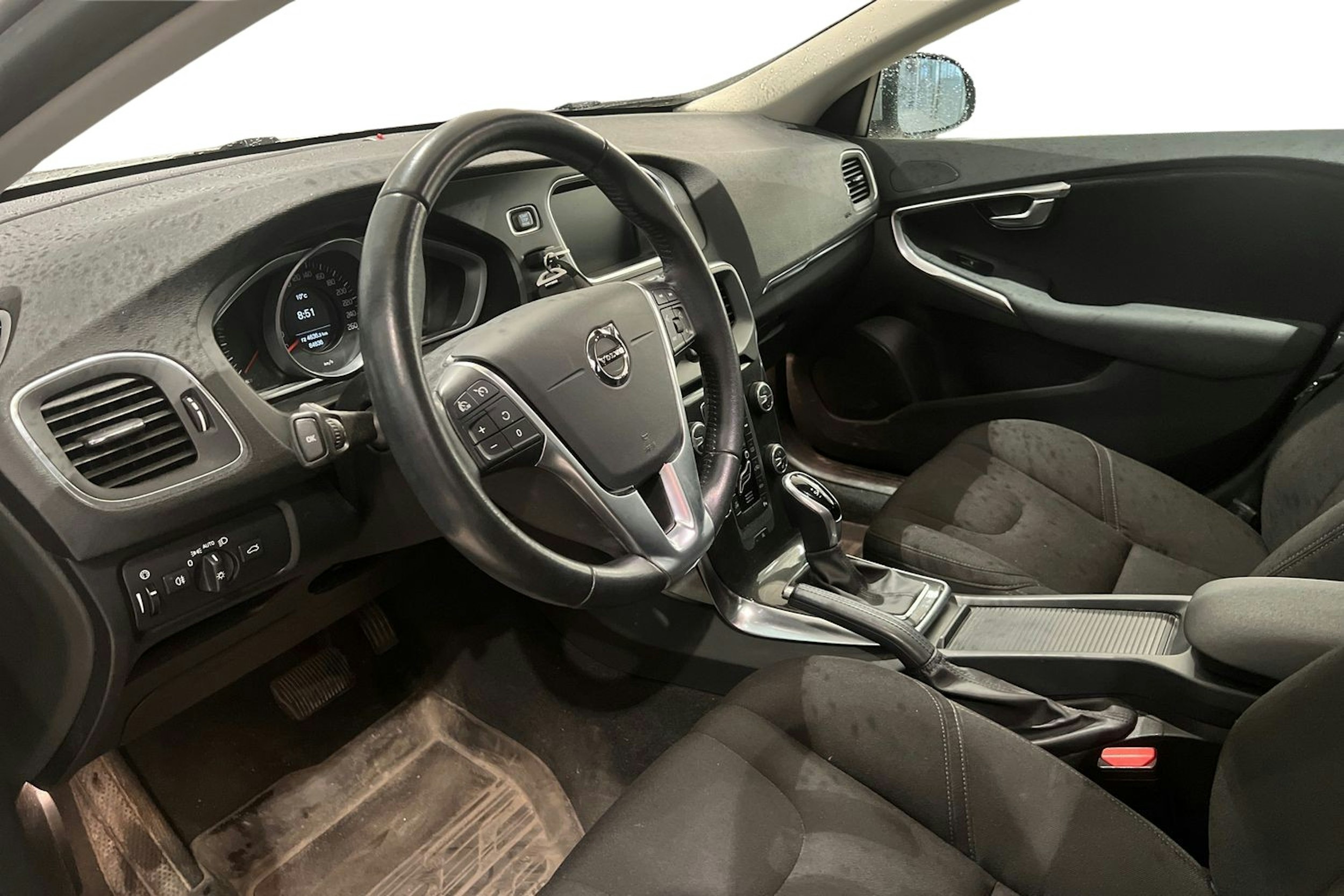 Harmaa Volvo V40 2017 kuva 3.