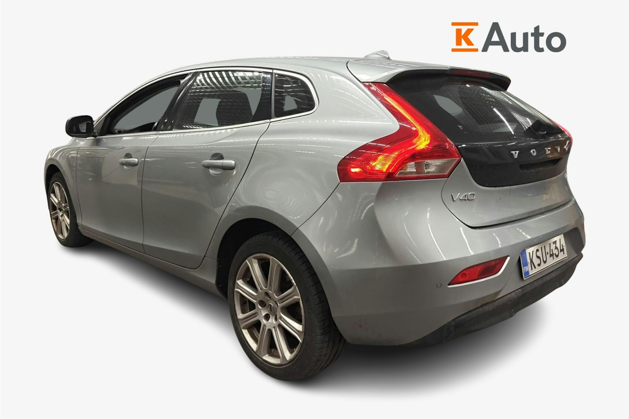 harmaa Volvo V40 2017 kuva 2.