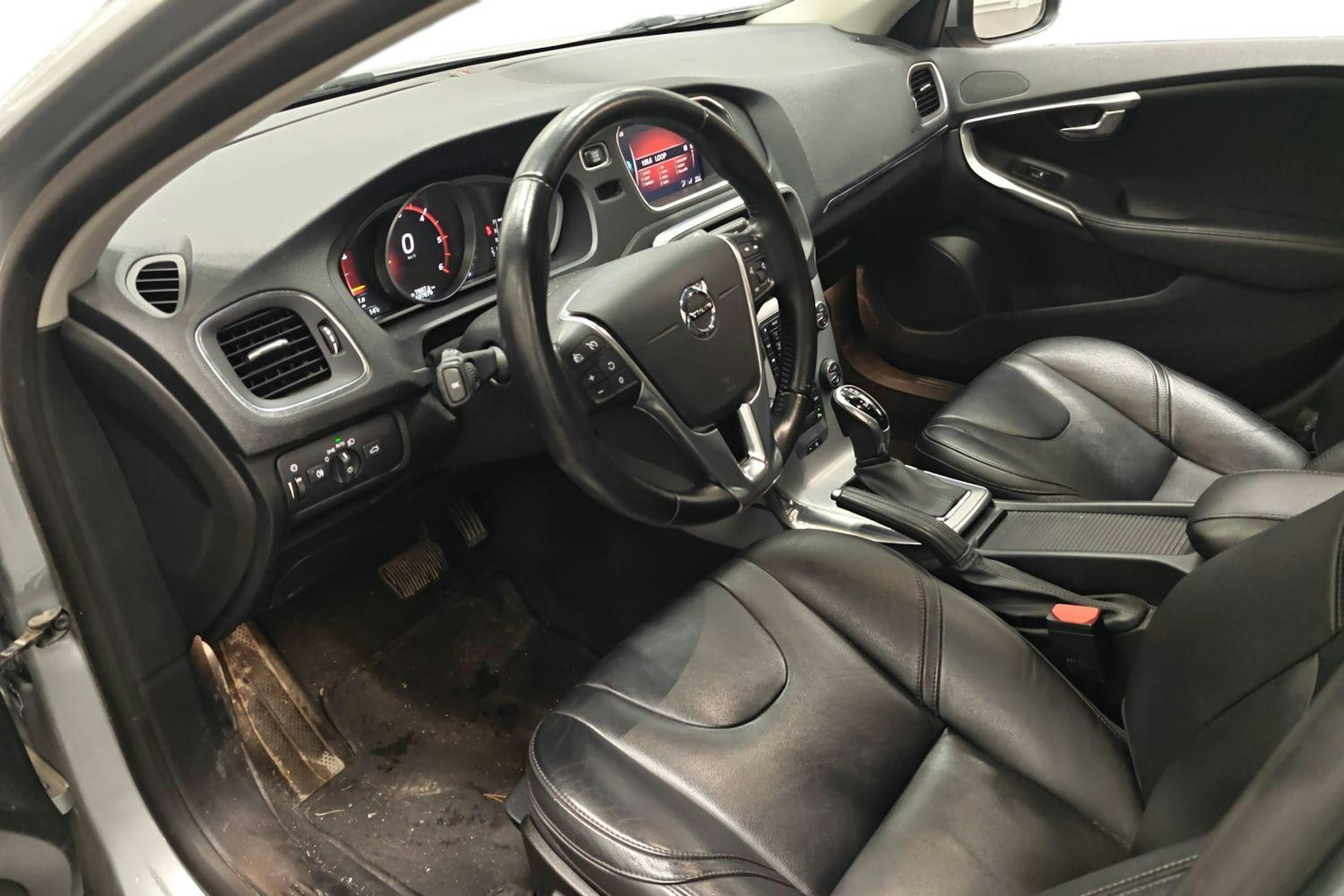 harmaa Volvo V40 2017 kuva 3.