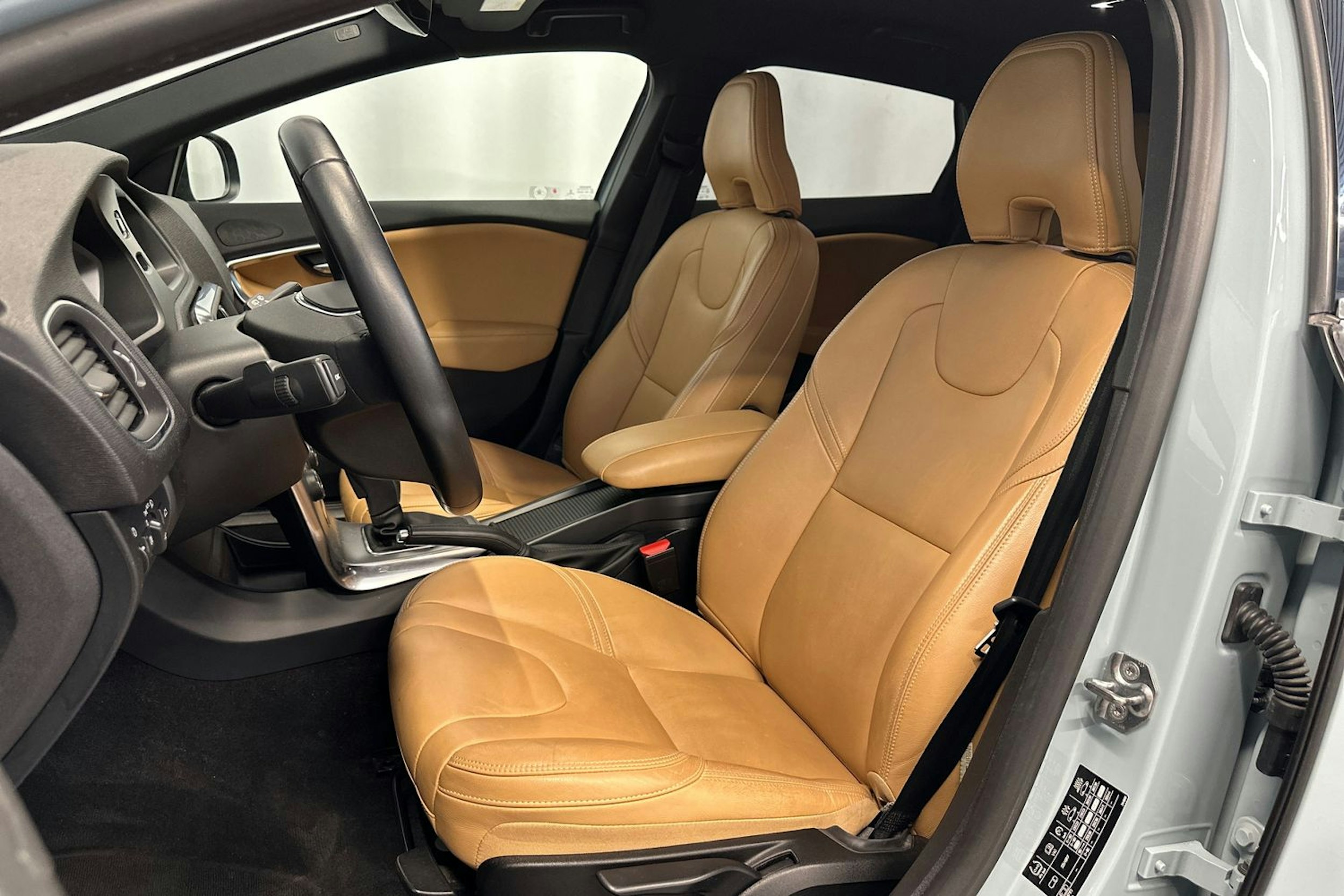 sininen Volvo V40 2017 kuva 14.