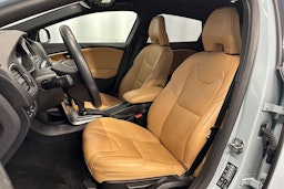 sininen Volvo V40 2017 kuva 14.