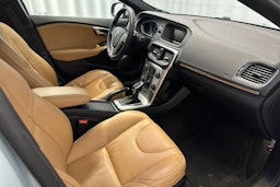 sininen Volvo V40 2017 kuva 15.