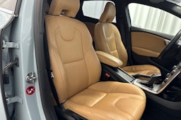 sininen Volvo V40 2017 kuva 16.