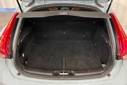 sininen Volvo V40 2017 kuva 17.