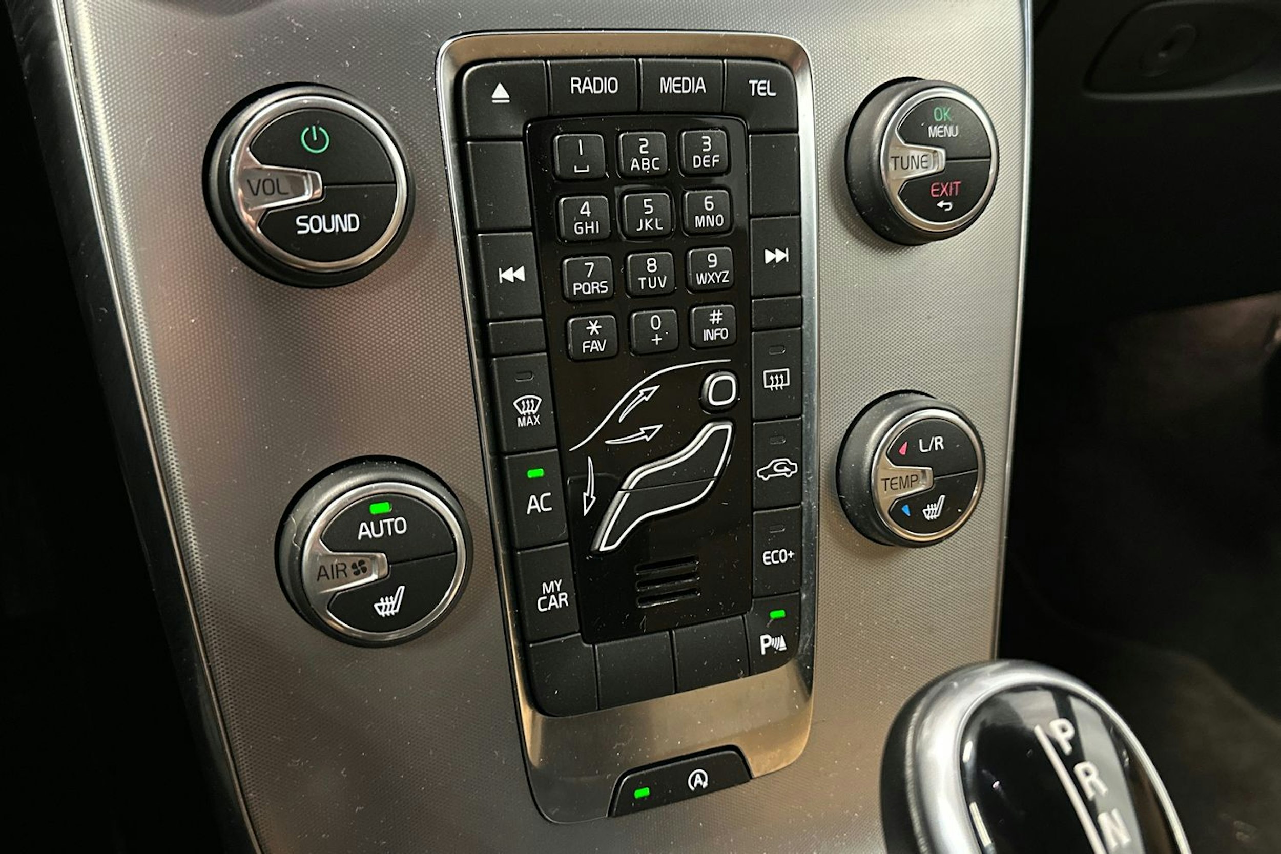 sininen Volvo V40 2017 kuva 22.