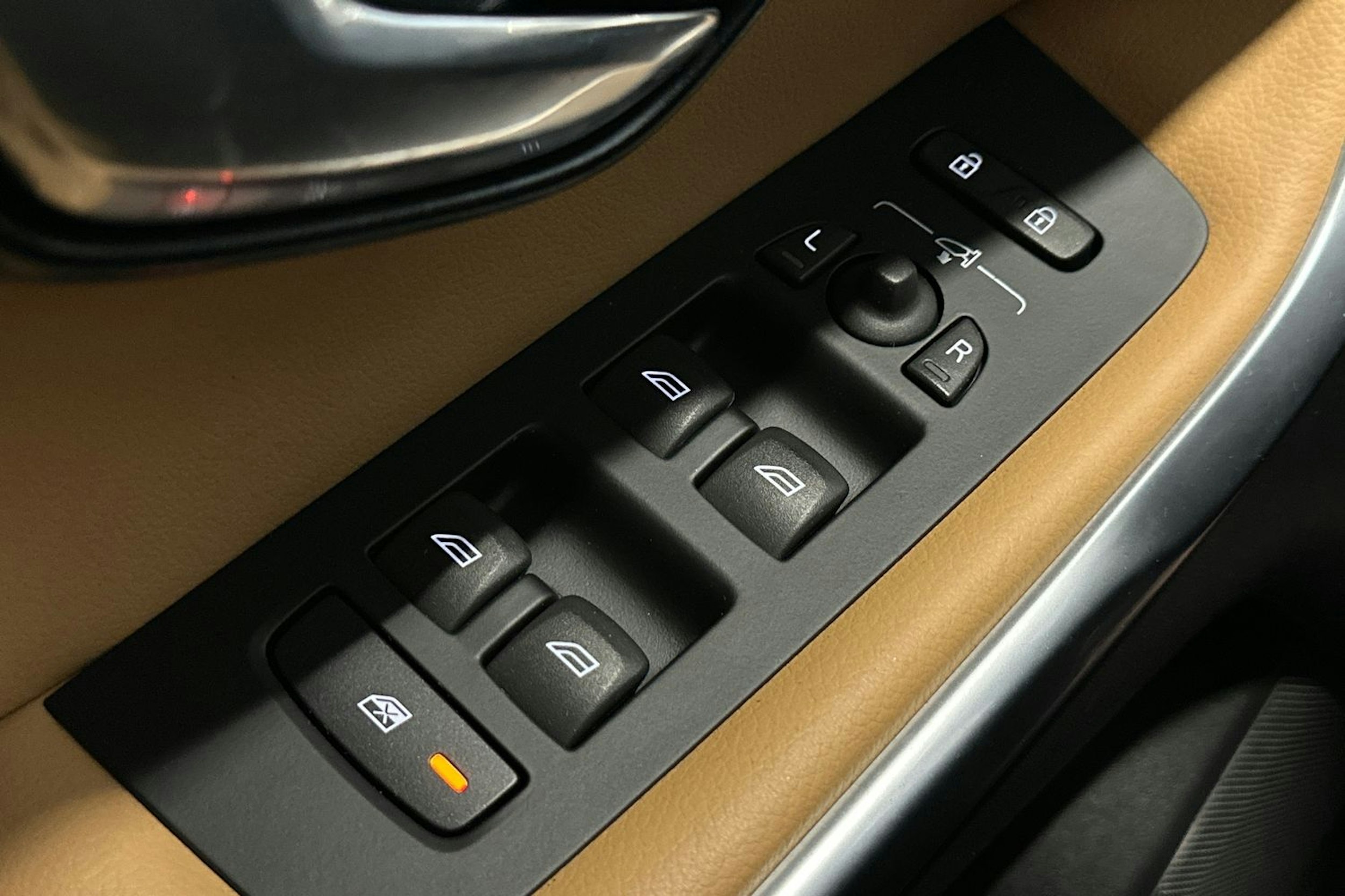 sininen Volvo V40 2017 kuva 27.