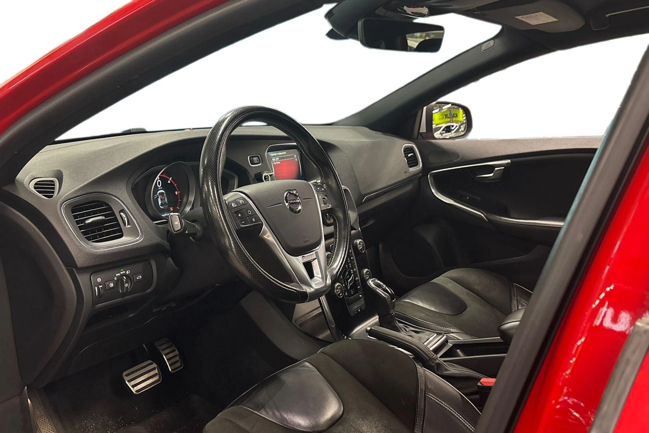 punainen Volvo V40 2017 kuva 3.