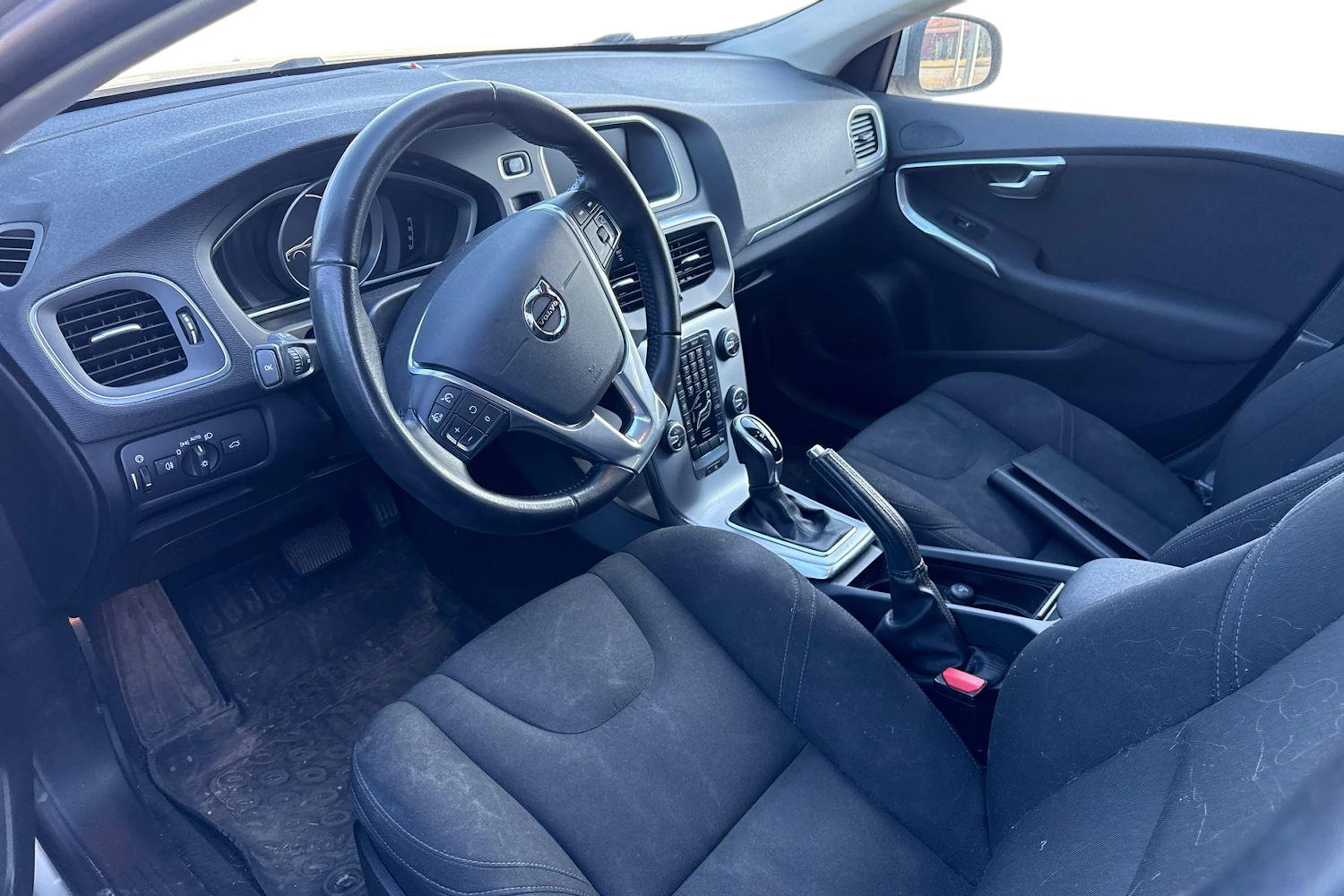 ruskea (beige) Volvo V40 2017 kuva 3.