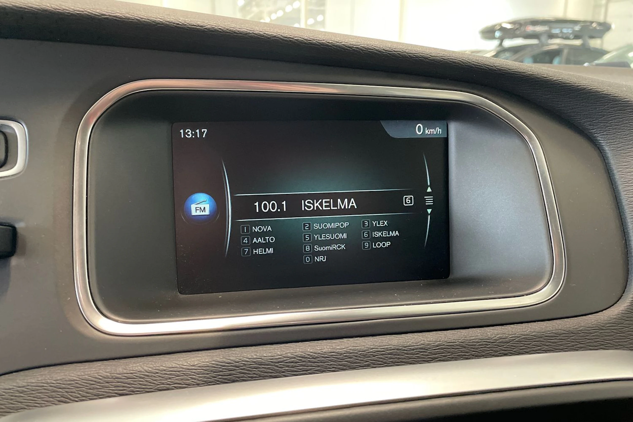 ruskea (beige) Volvo V40 2017 kuva 17.