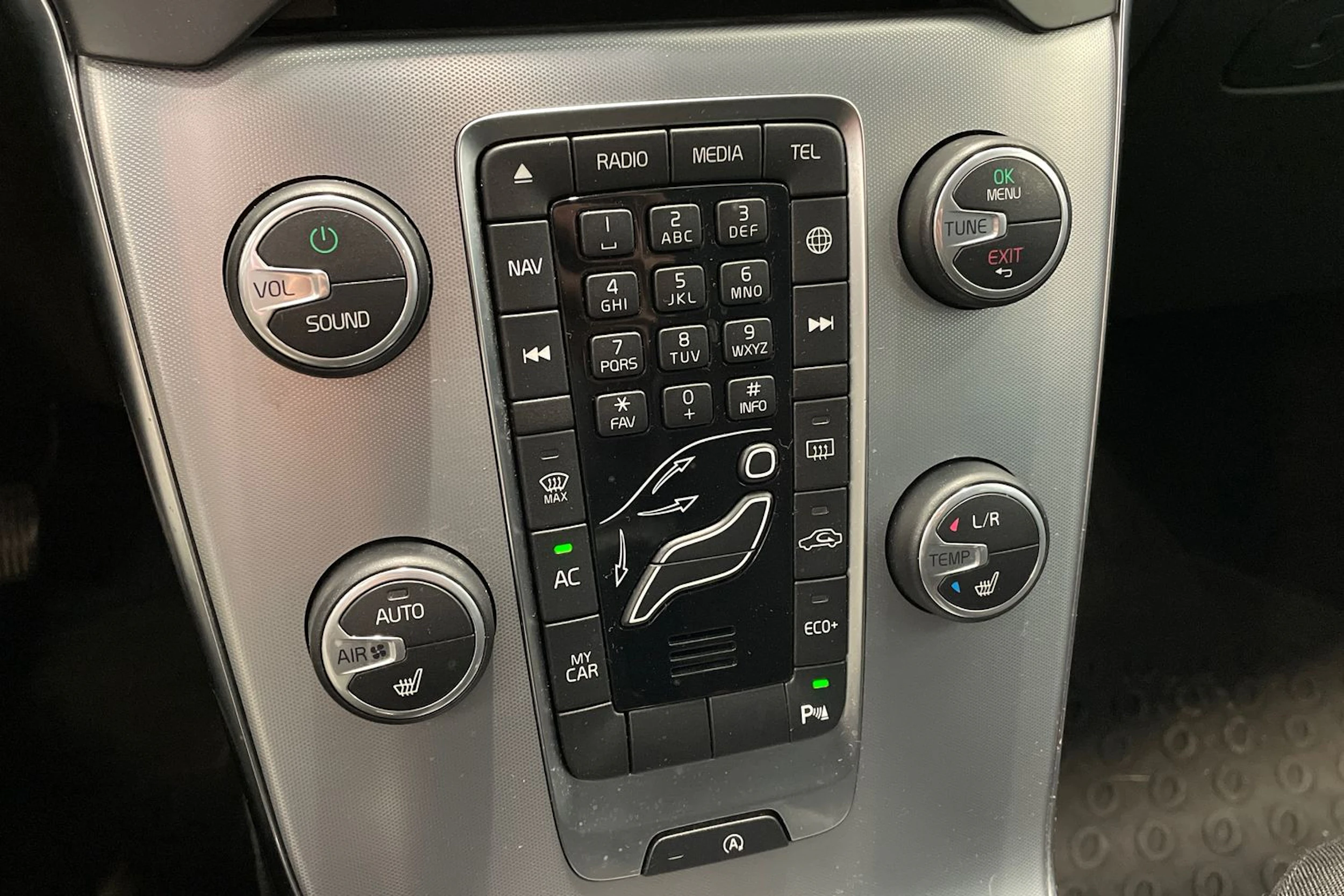 ruskea (beige) Volvo V40 2017 kuva 24.