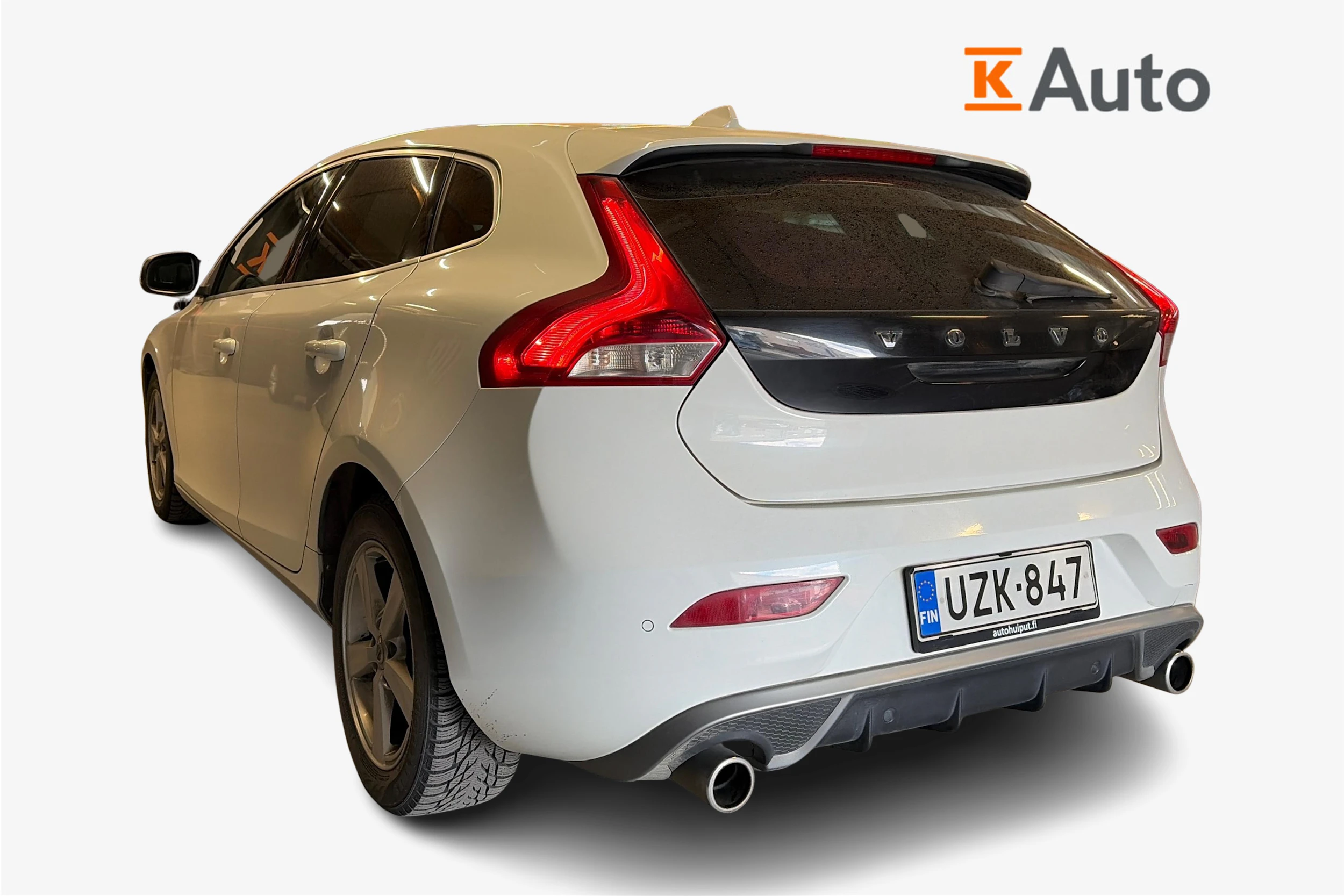 valkoinen Volvo V40 2017 kuva 2.