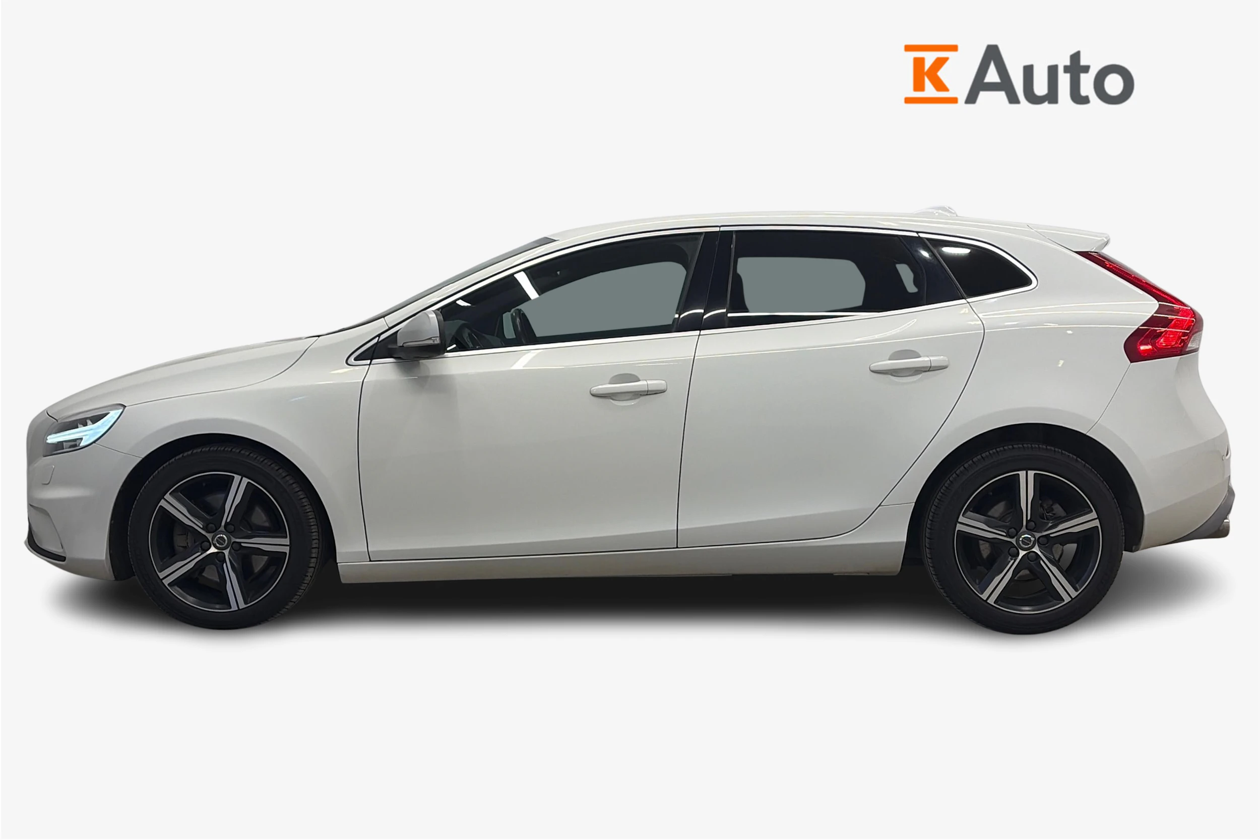 valkoinen Volvo V40 2017 kuva 5.