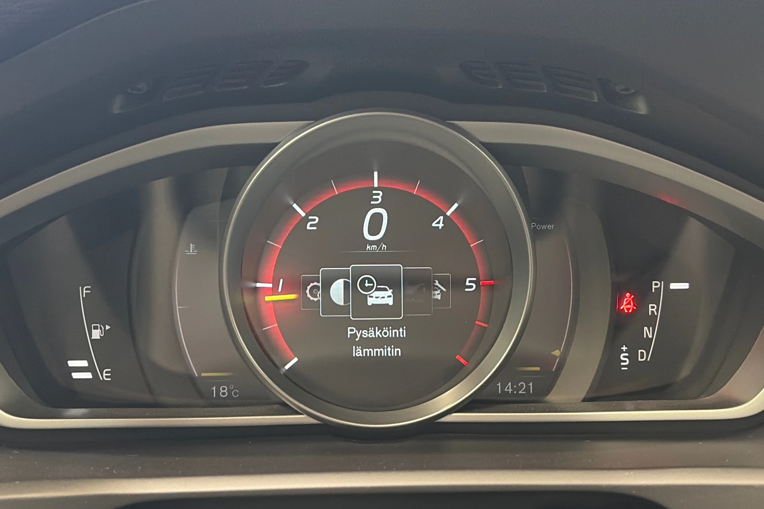 valkoinen Volvo V40 2017 kuva 11.