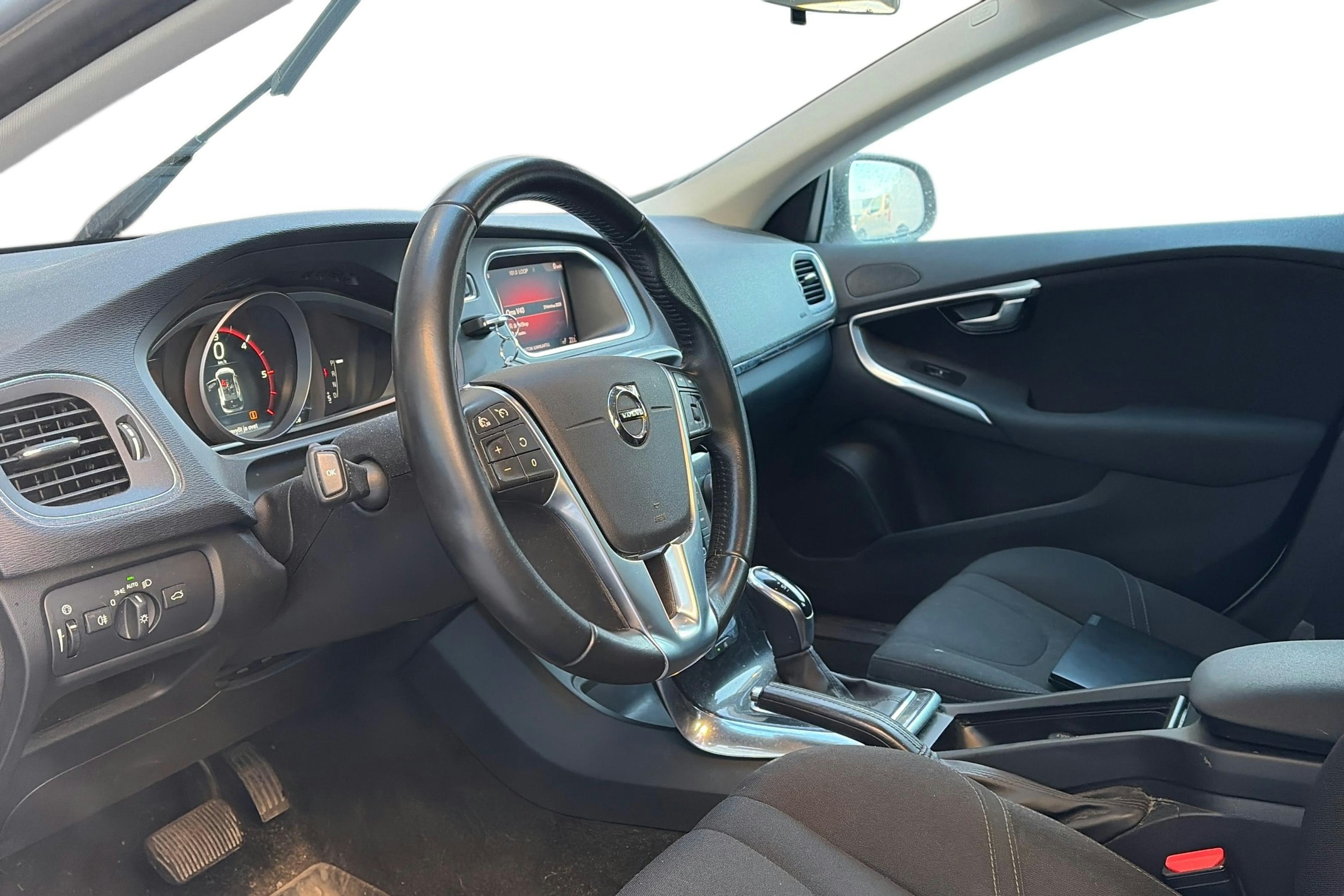 harmaa Volvo V40 2017 kuva 3.