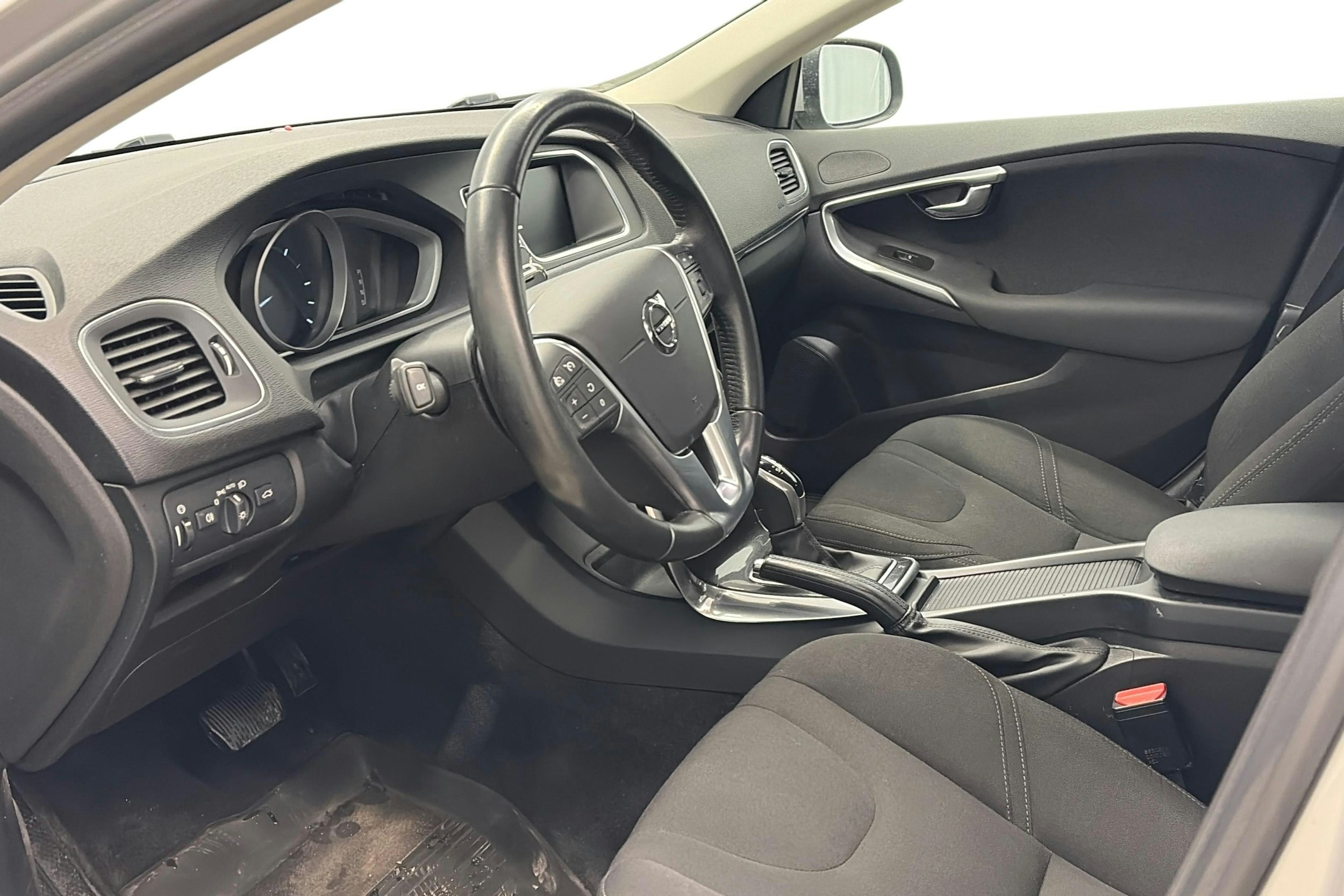 harmaa Volvo V40 2017 kuva 6.