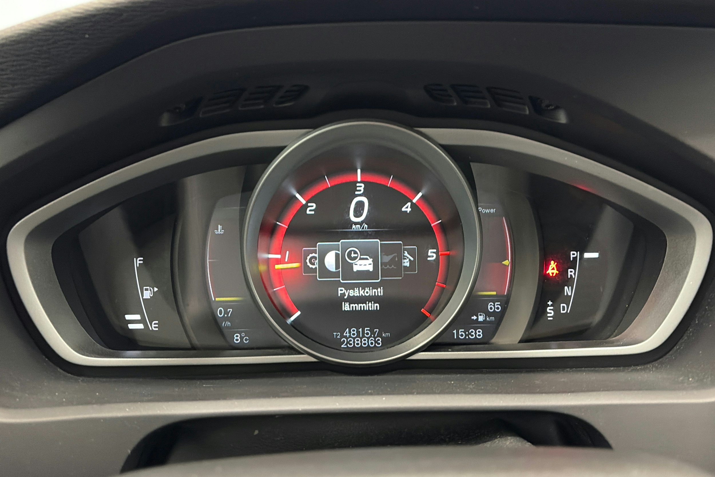 harmaa Volvo V40 2017 kuva 13.