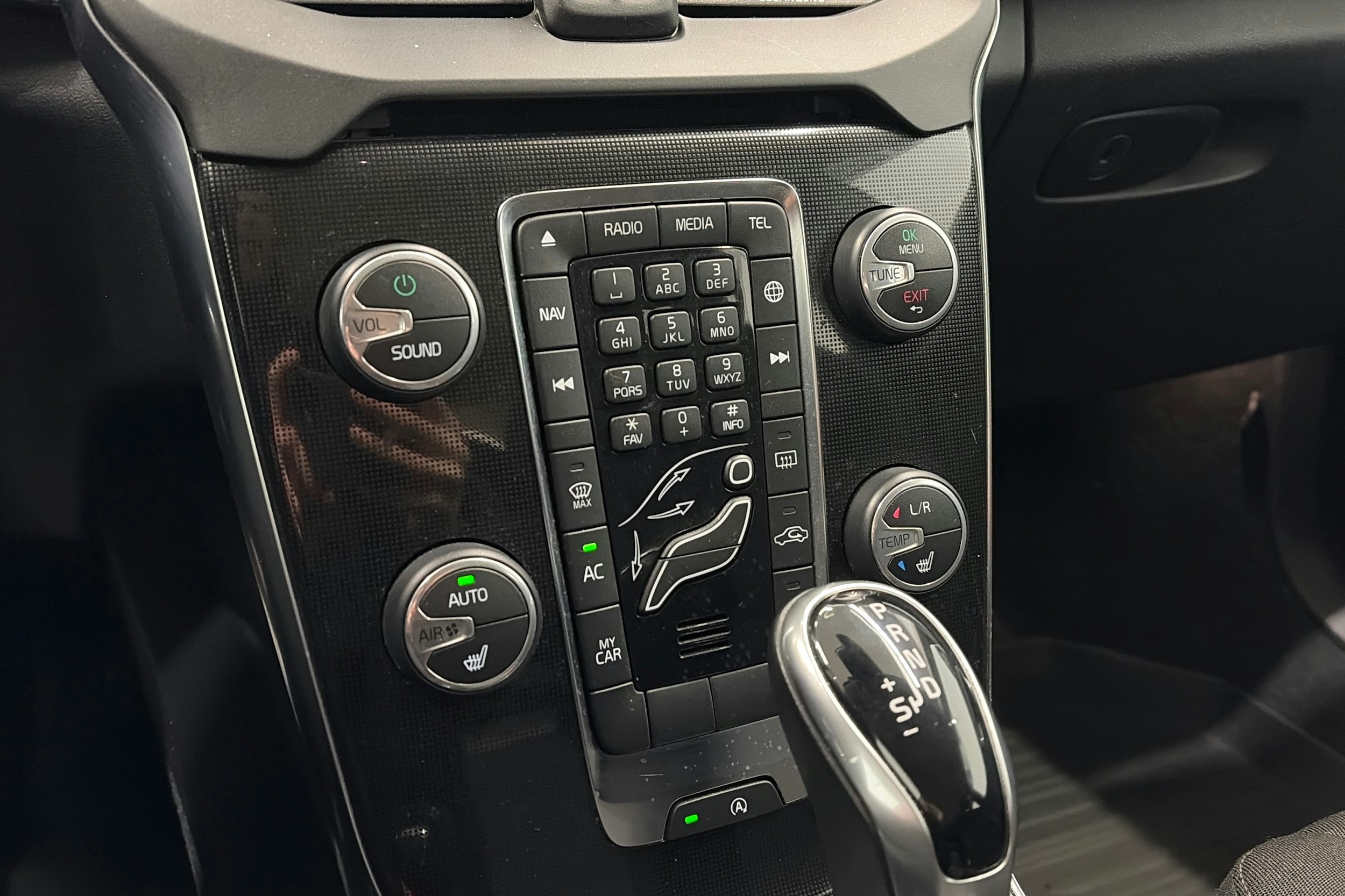 harmaa Volvo V40 2017 kuva 14.