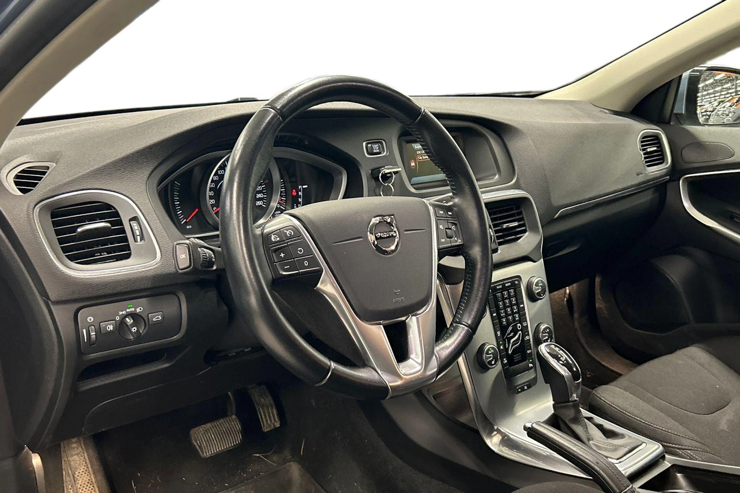 sininen Volvo V40 2017 kuva 3.