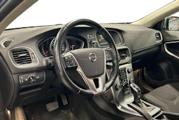 sininen Volvo V40 2017 kuva 3.