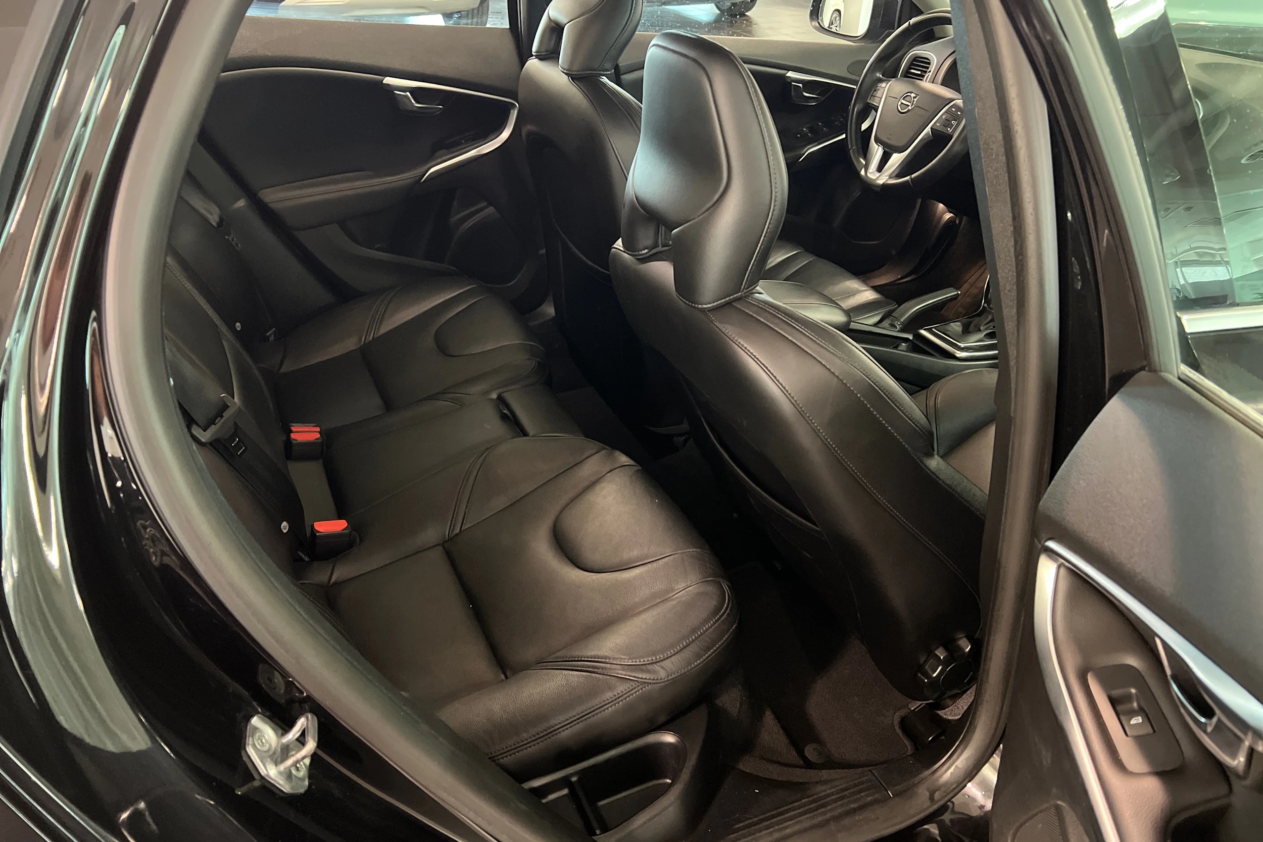 musta Volvo V40 2017 kuva 12.