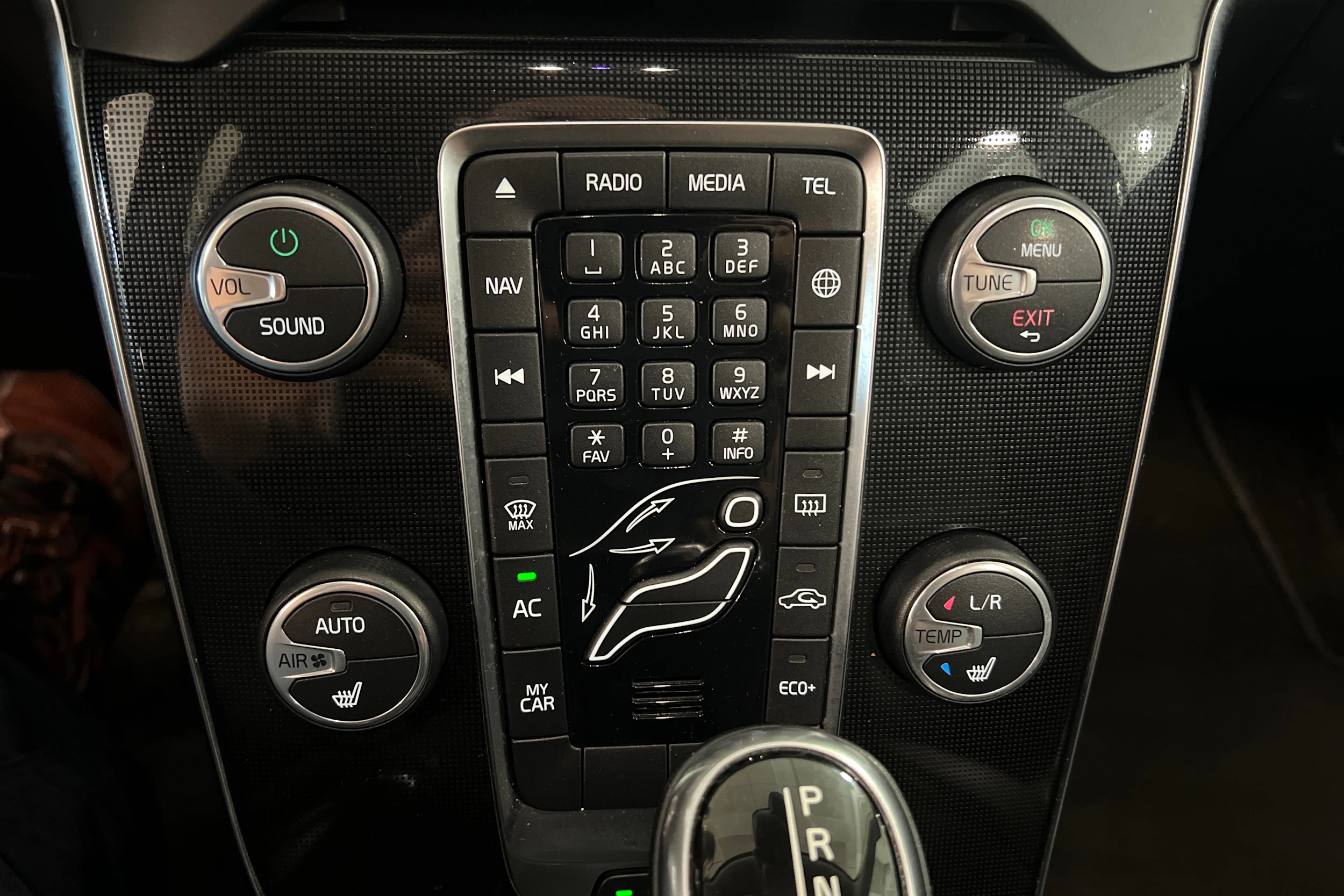 musta Volvo V40 2017 kuva 17.