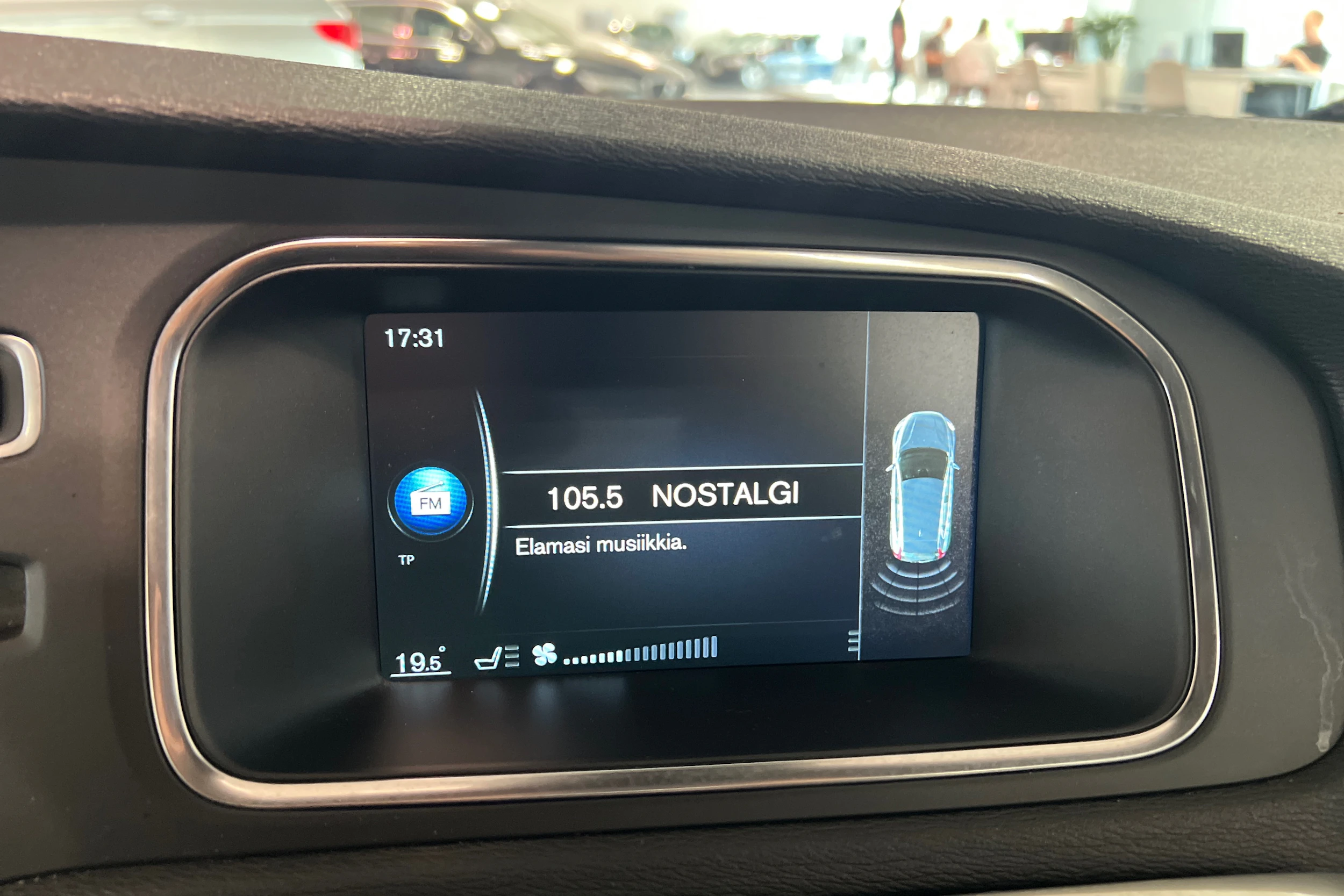 musta Volvo V40 2017 kuva 22.