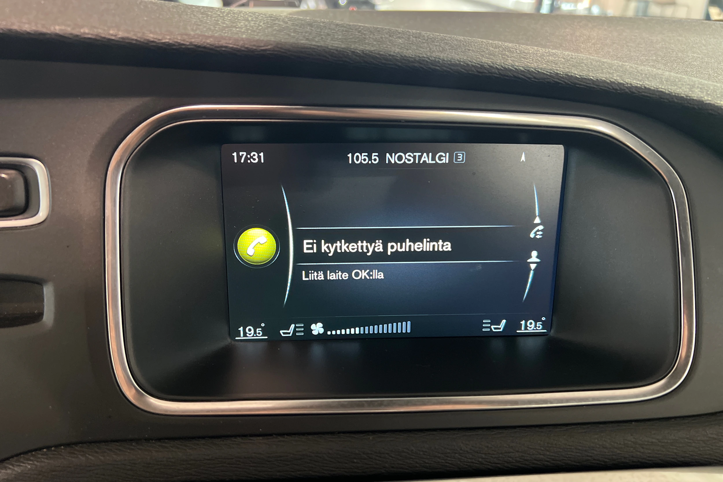 musta Volvo V40 2017 kuva 23.