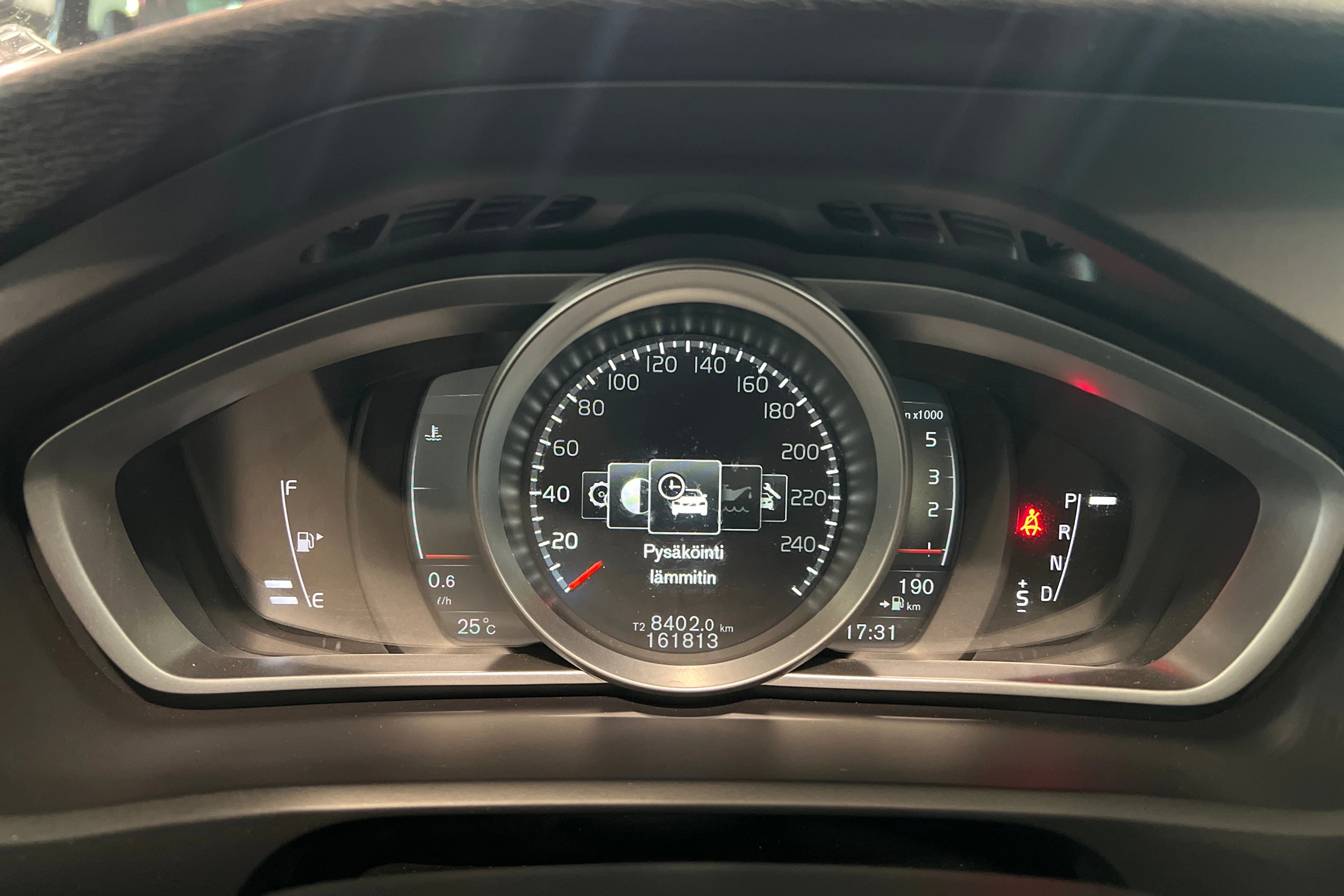 musta Volvo V40 2017 kuva 24.