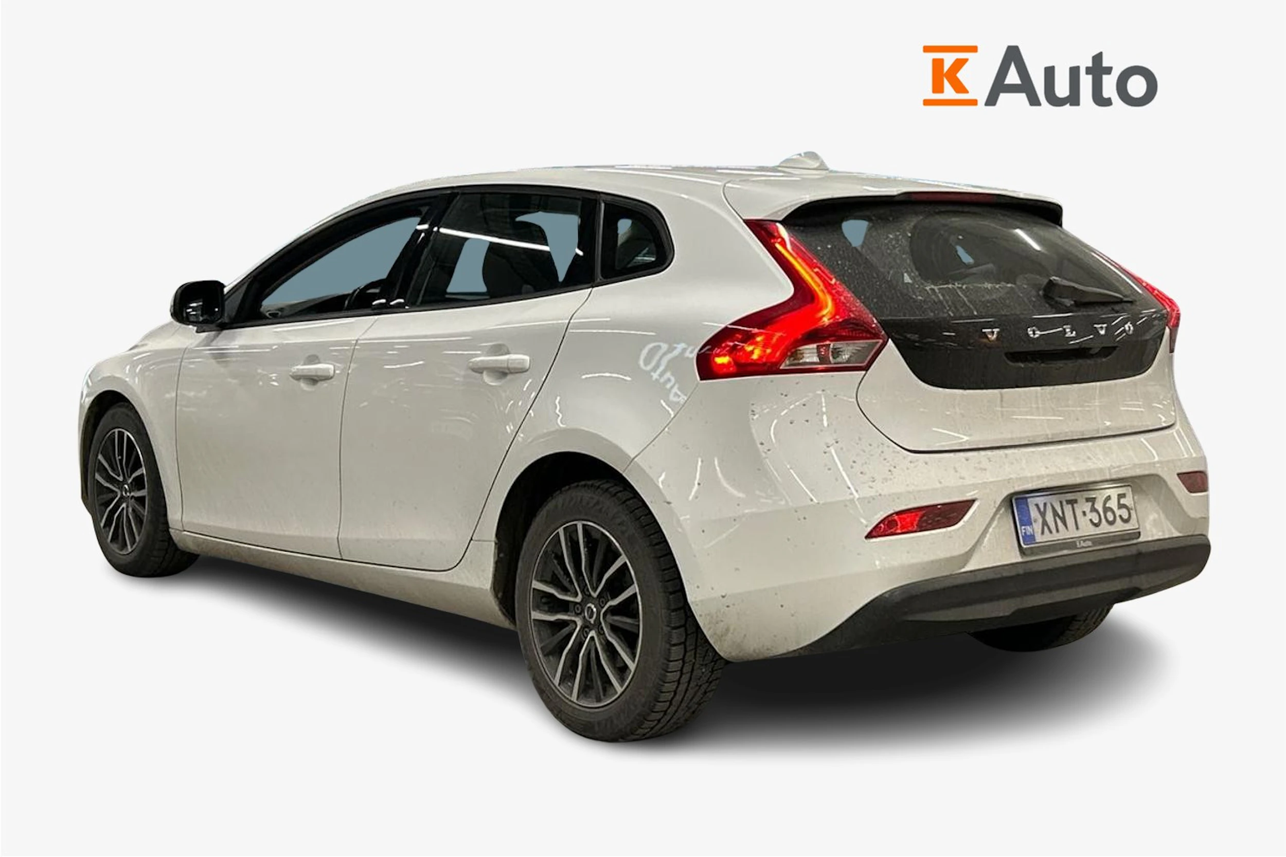 valkoinen Volvo V40 2017 kuva 2.