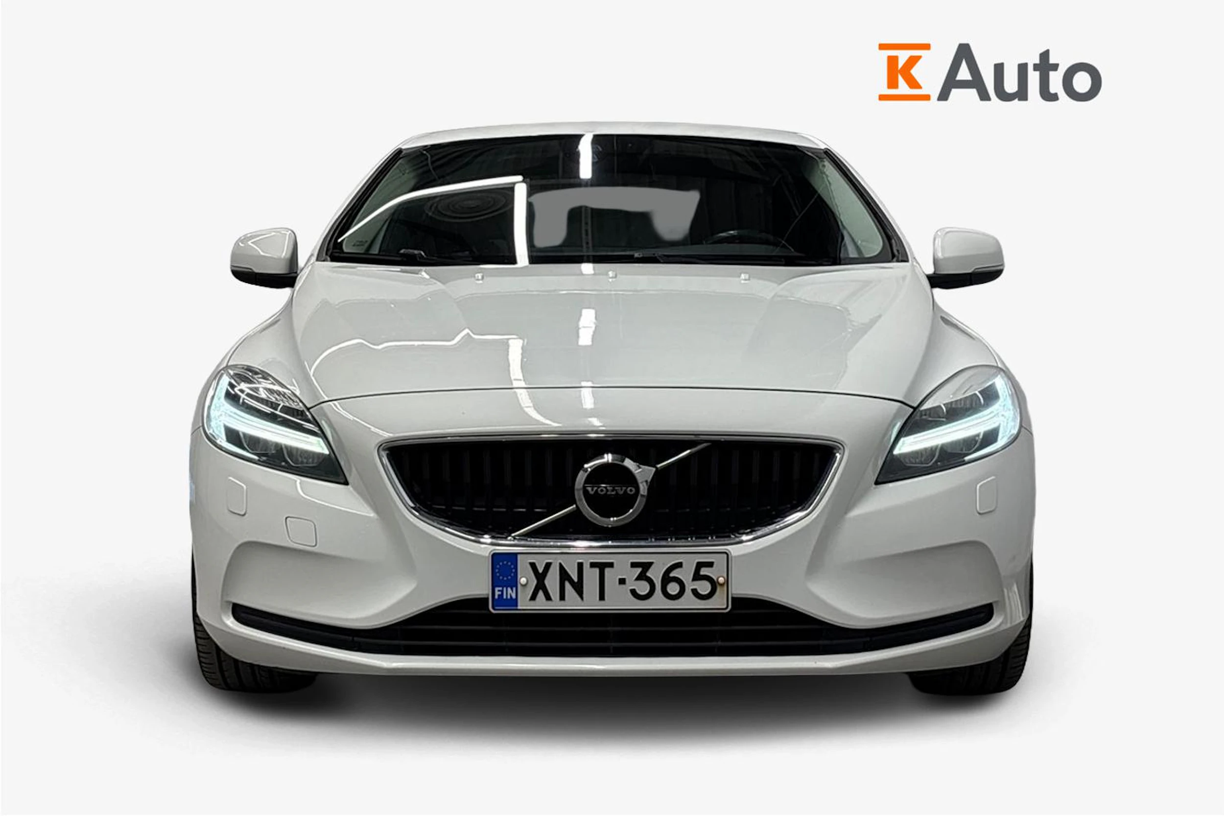valkoinen Volvo V40 2017 kuva 4.