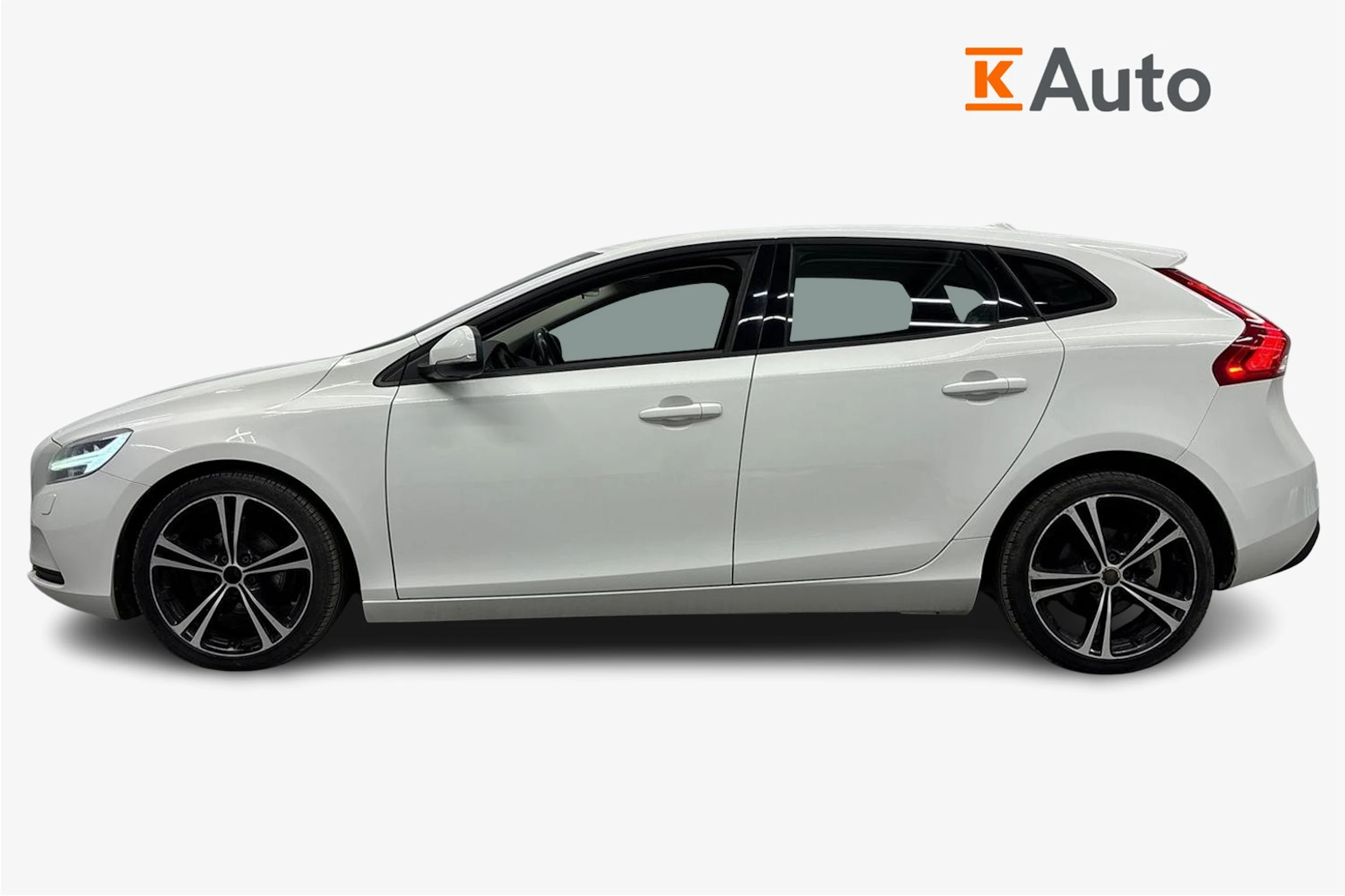 valkoinen Volvo V40 2017 kuva 5.
