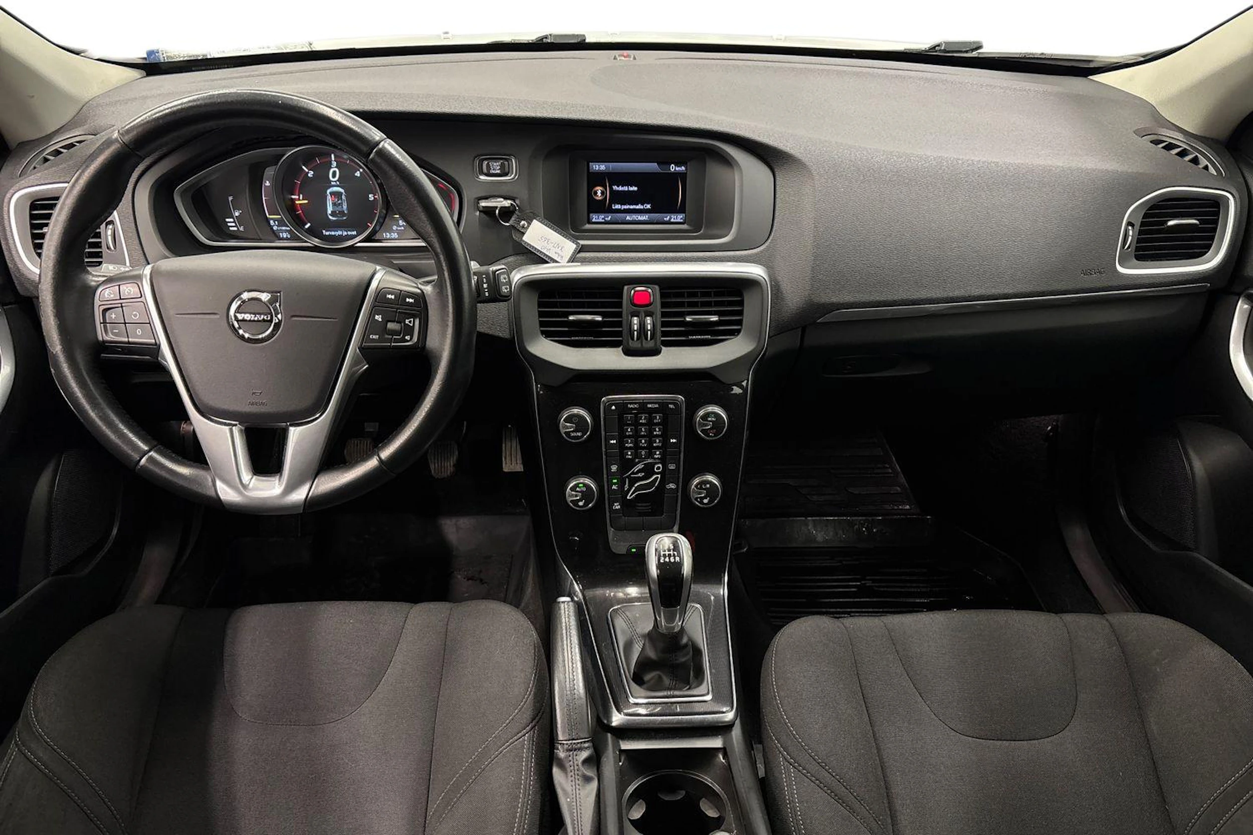 valkoinen Volvo V40 2017 kuva 7.