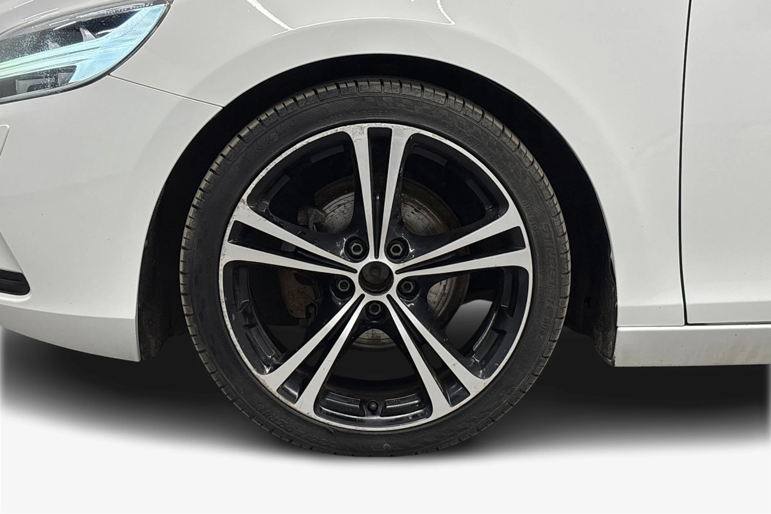 valkoinen Volvo V40 2017 kuva 9.