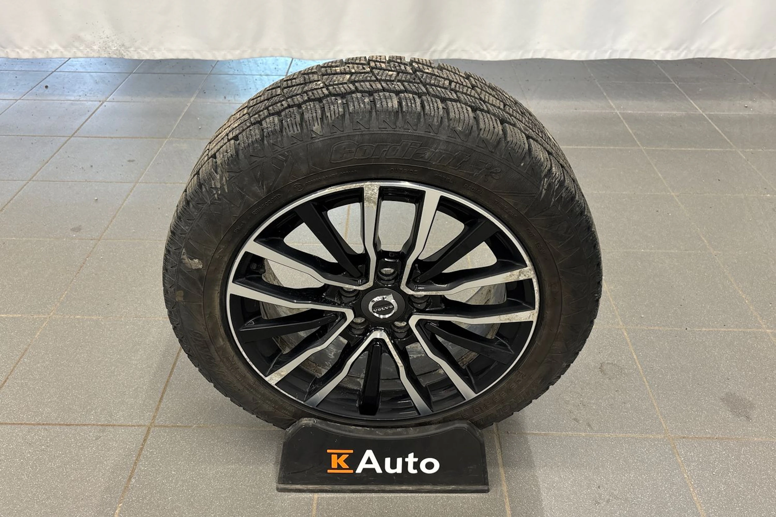 valkoinen Volvo V40 2017 kuva 10.
