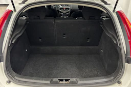 valkoinen Volvo V40 2017 kuva 12.