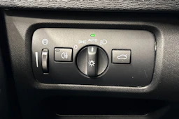 valkoinen Volvo V40 2017 kuva 14.