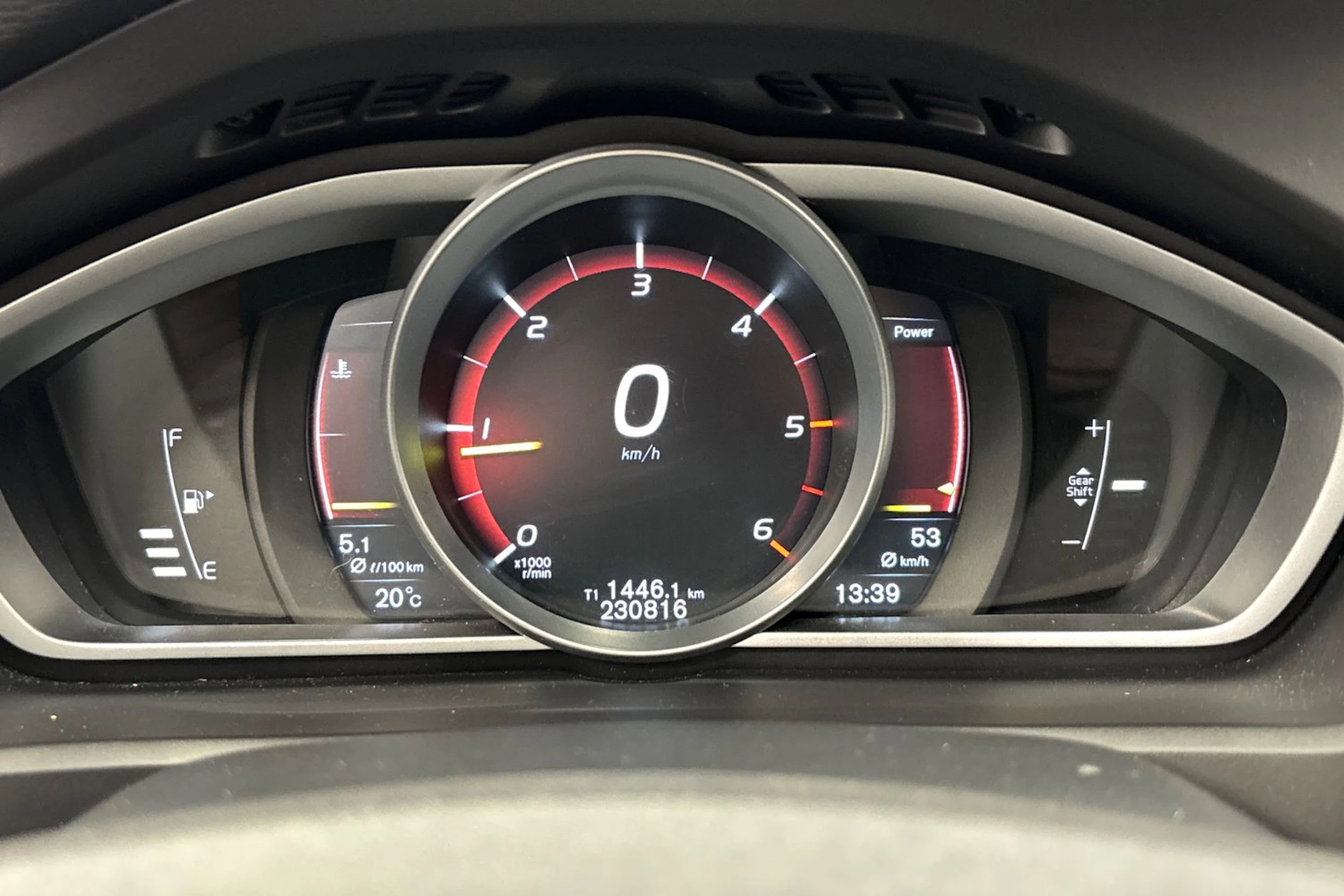 valkoinen Volvo V40 2017 kuva 15.